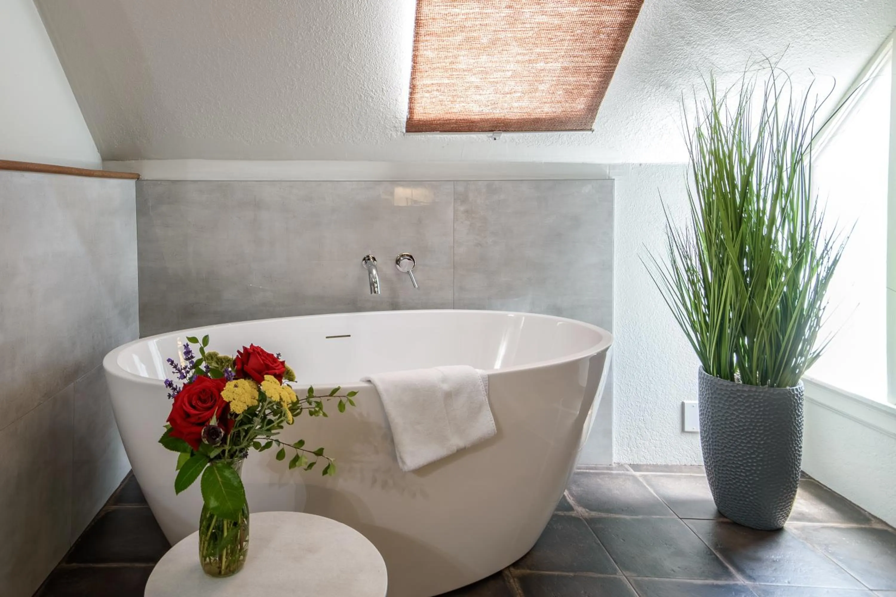 Bath in Cedar Gables Inn