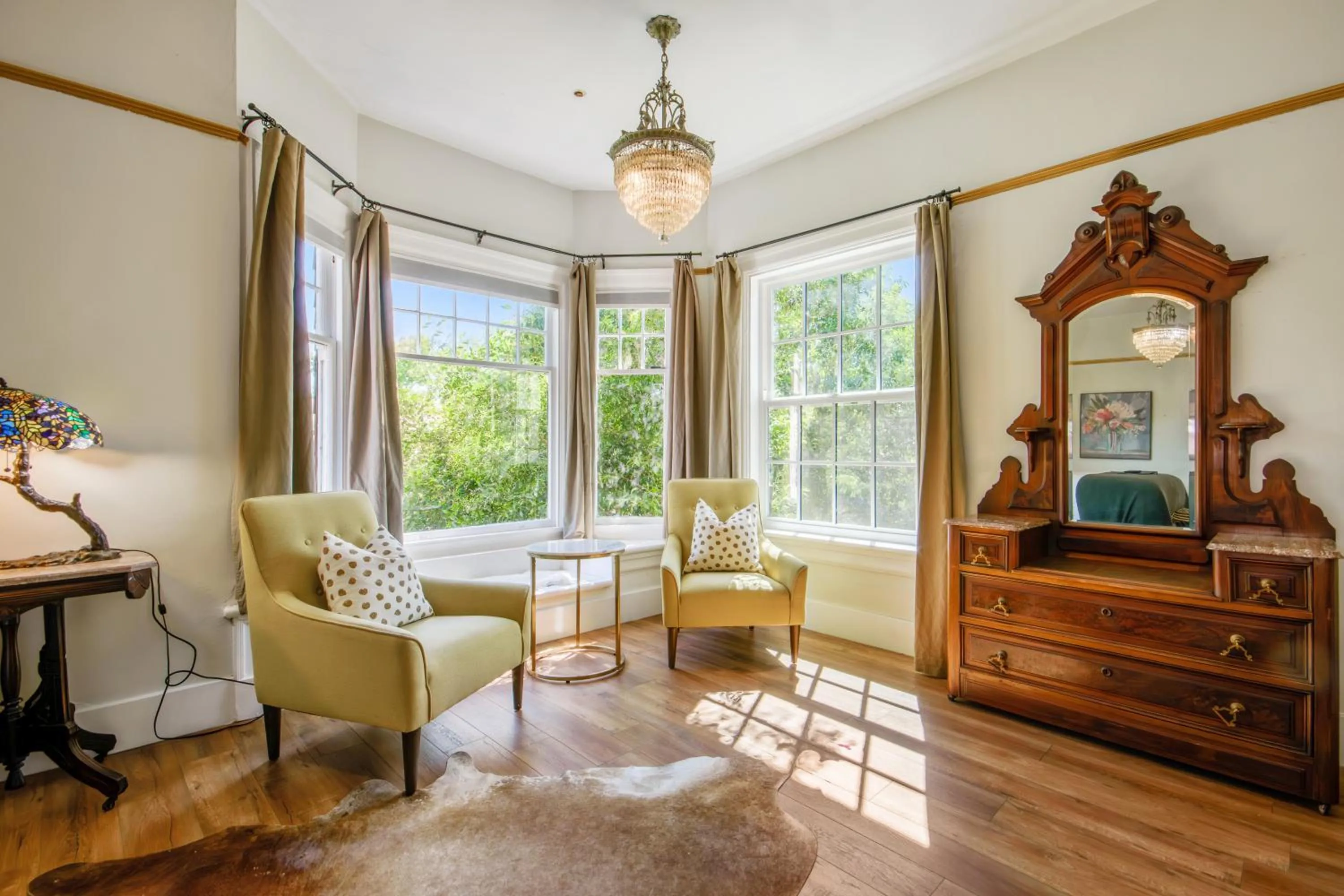Seating area in Cedar Gables Inn