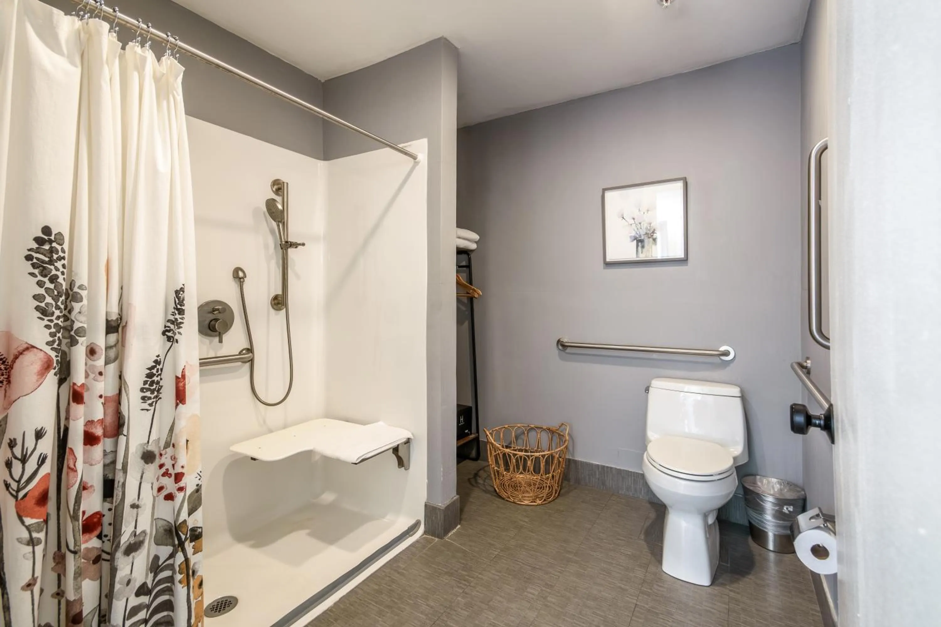 Bathroom in Cedar Gables Inn