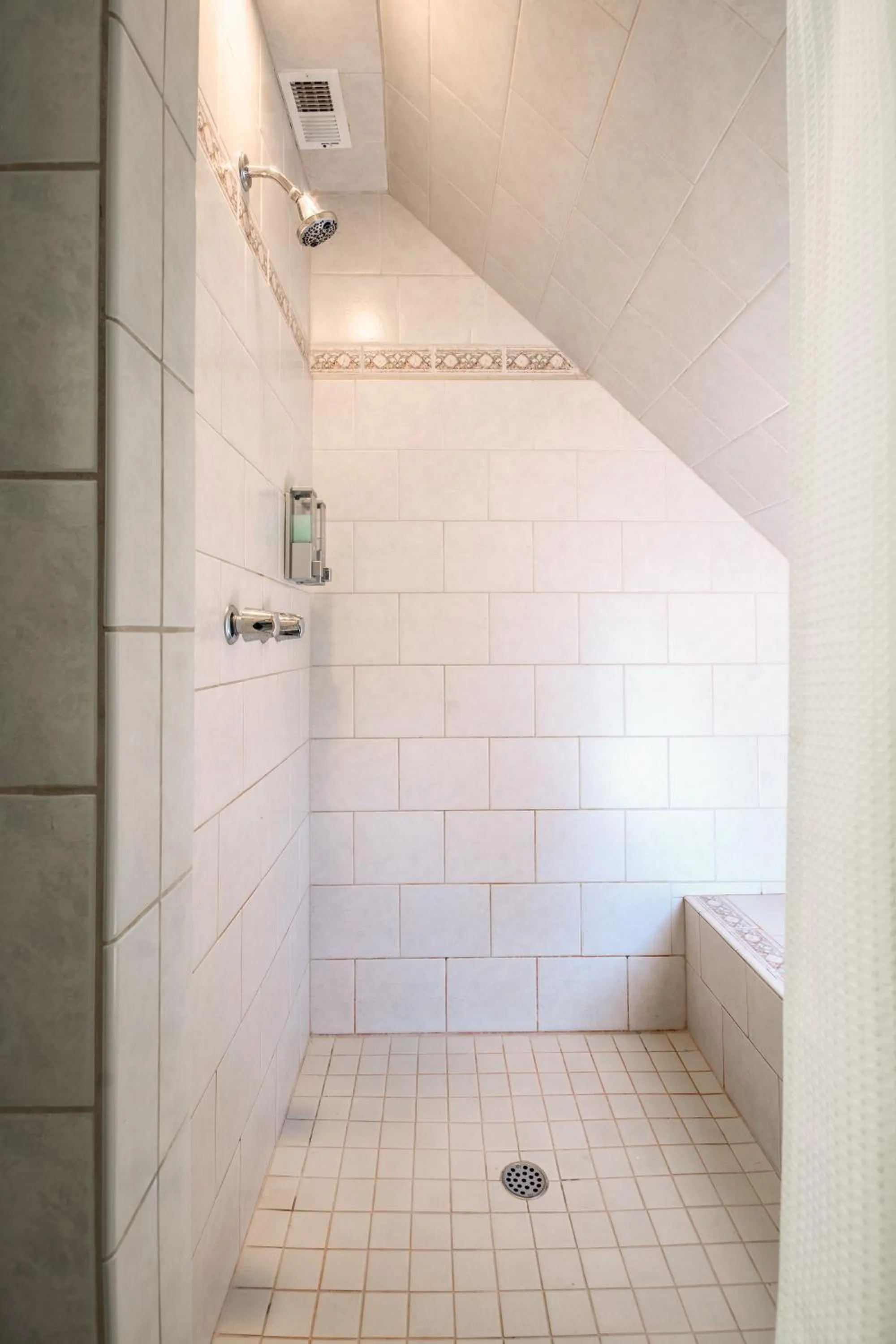 Shower in Cedar Gables Inn