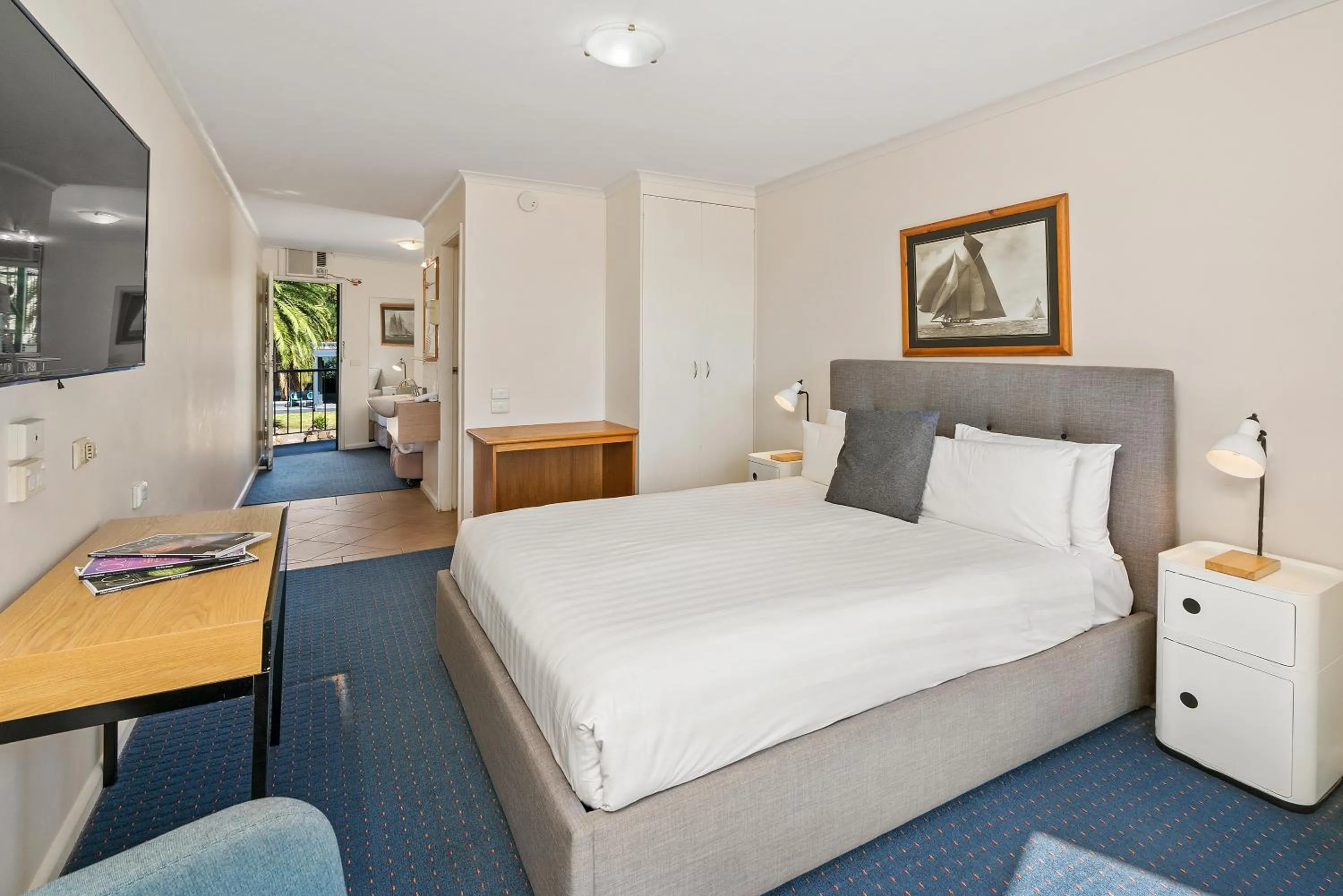 Bedroom, Bed in North Pier Hotel