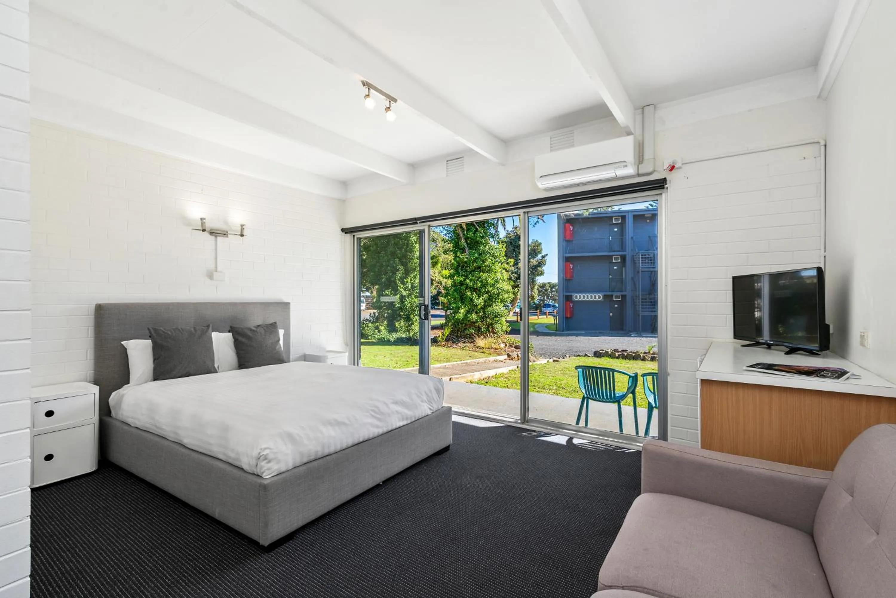 Bedroom, Bed in North Pier Hotel