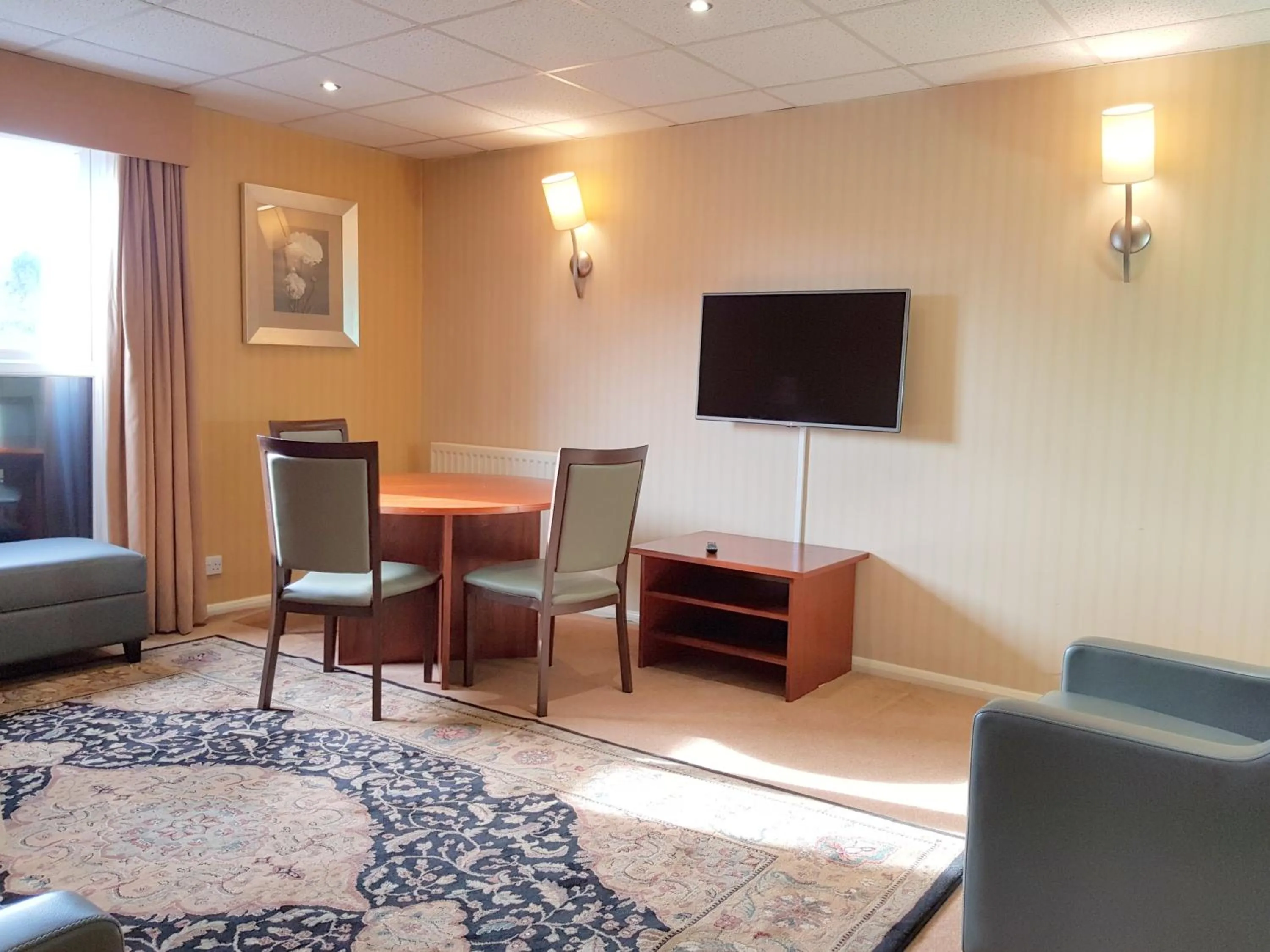 Dining area in Apollo Hotel