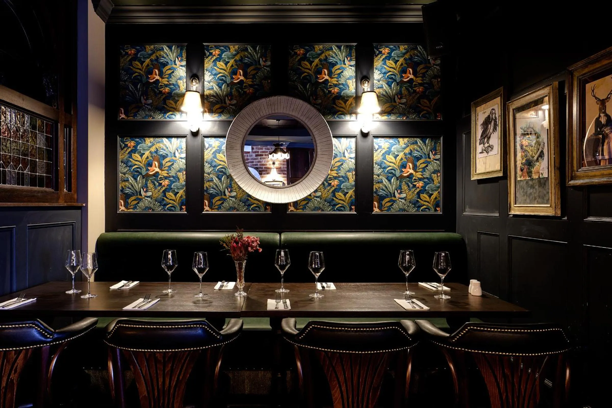 Restaurant/places to eat in Caledonian Hotel