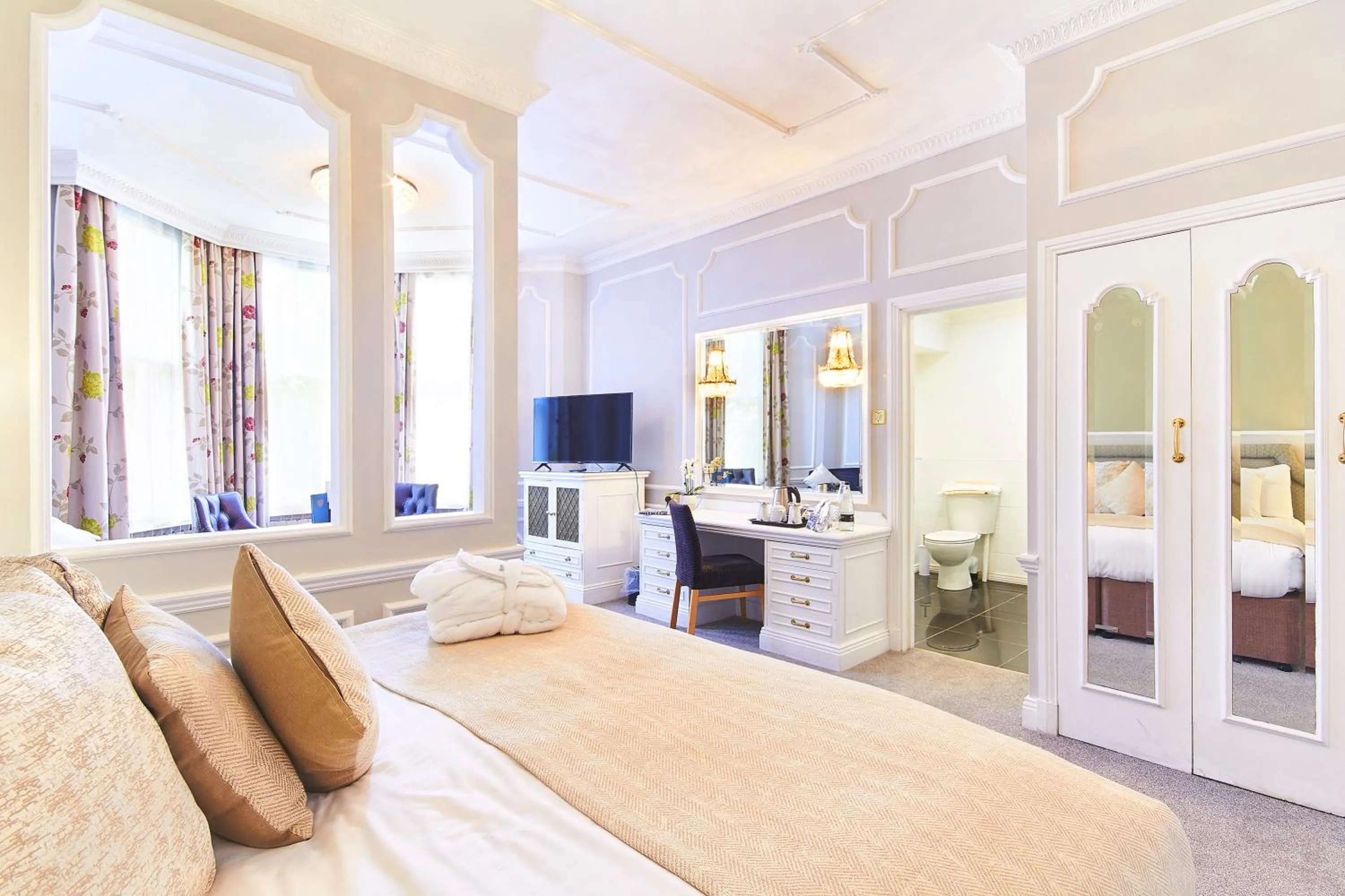 Bed in Caledonian Hotel