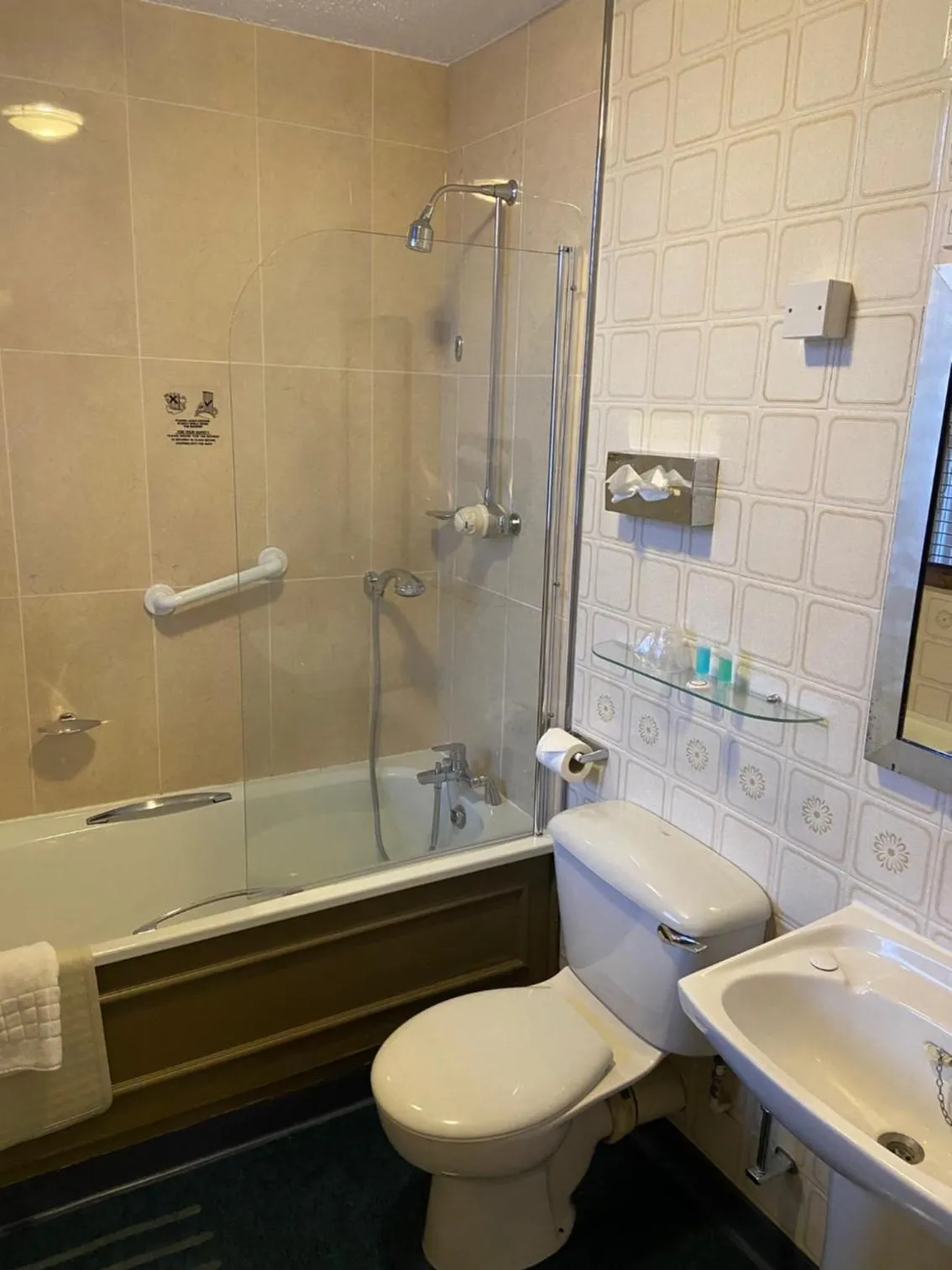 Bathroom in Caledonian Hotel