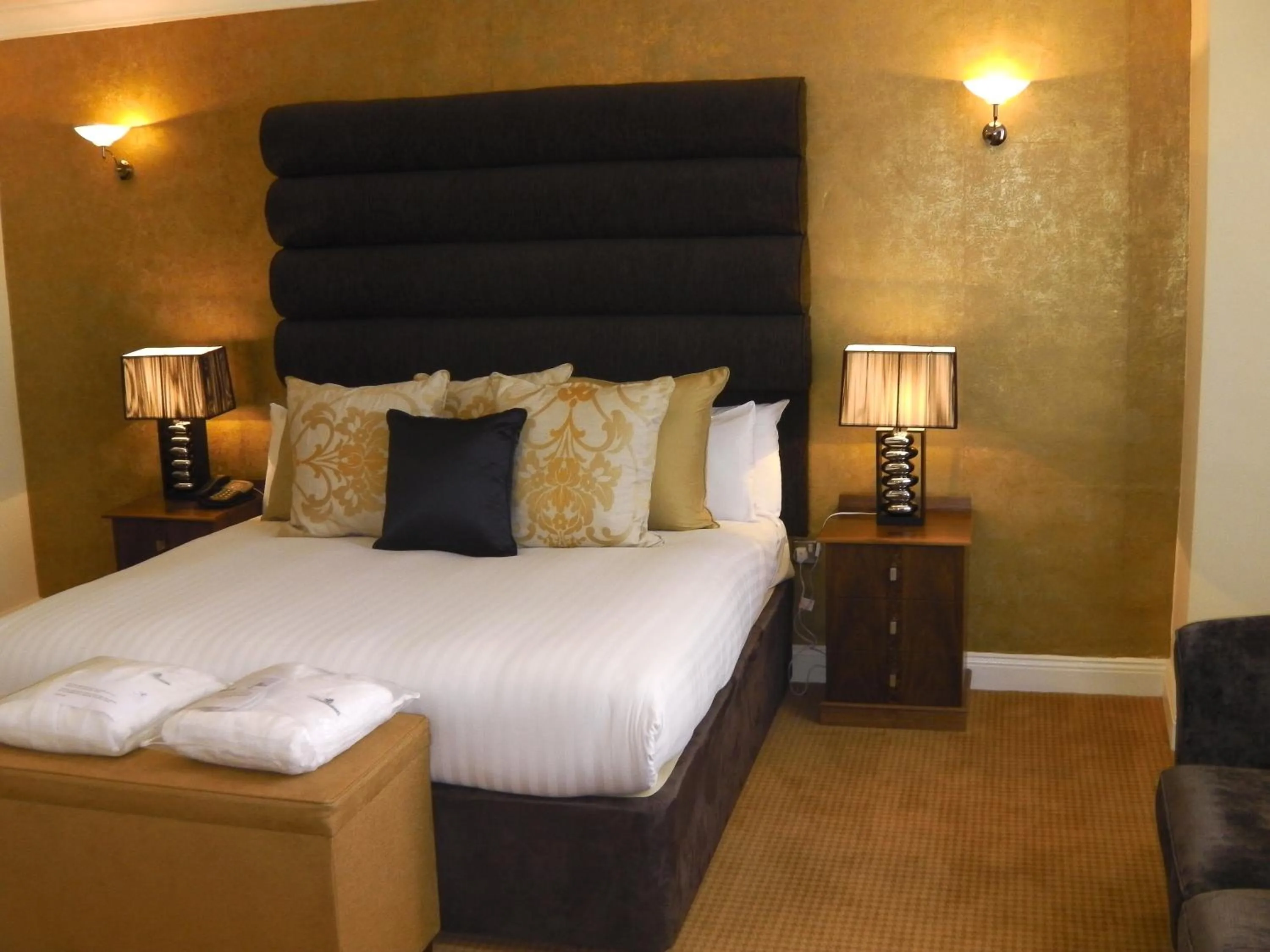 Bed in Caledonian Hotel