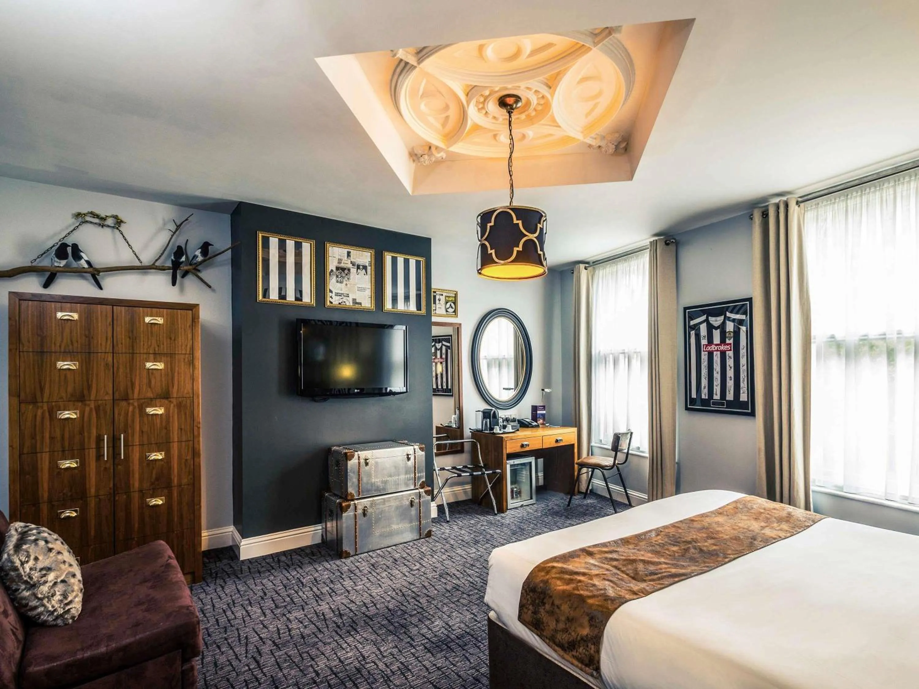 Bedroom, Bed in Mercure Nottingham City Centre Hotel