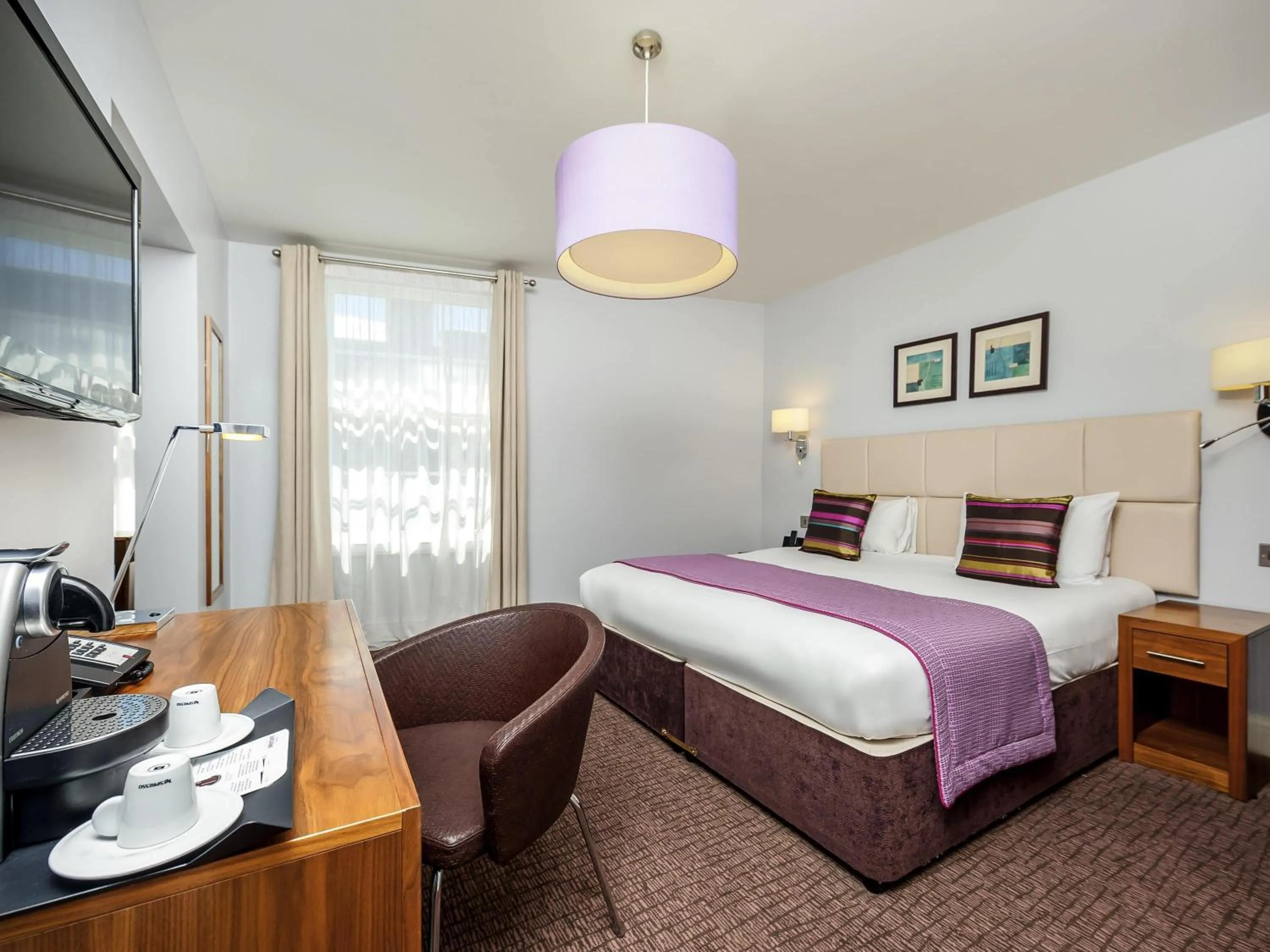 Bedroom, Bed in Mercure Nottingham City Centre Hotel