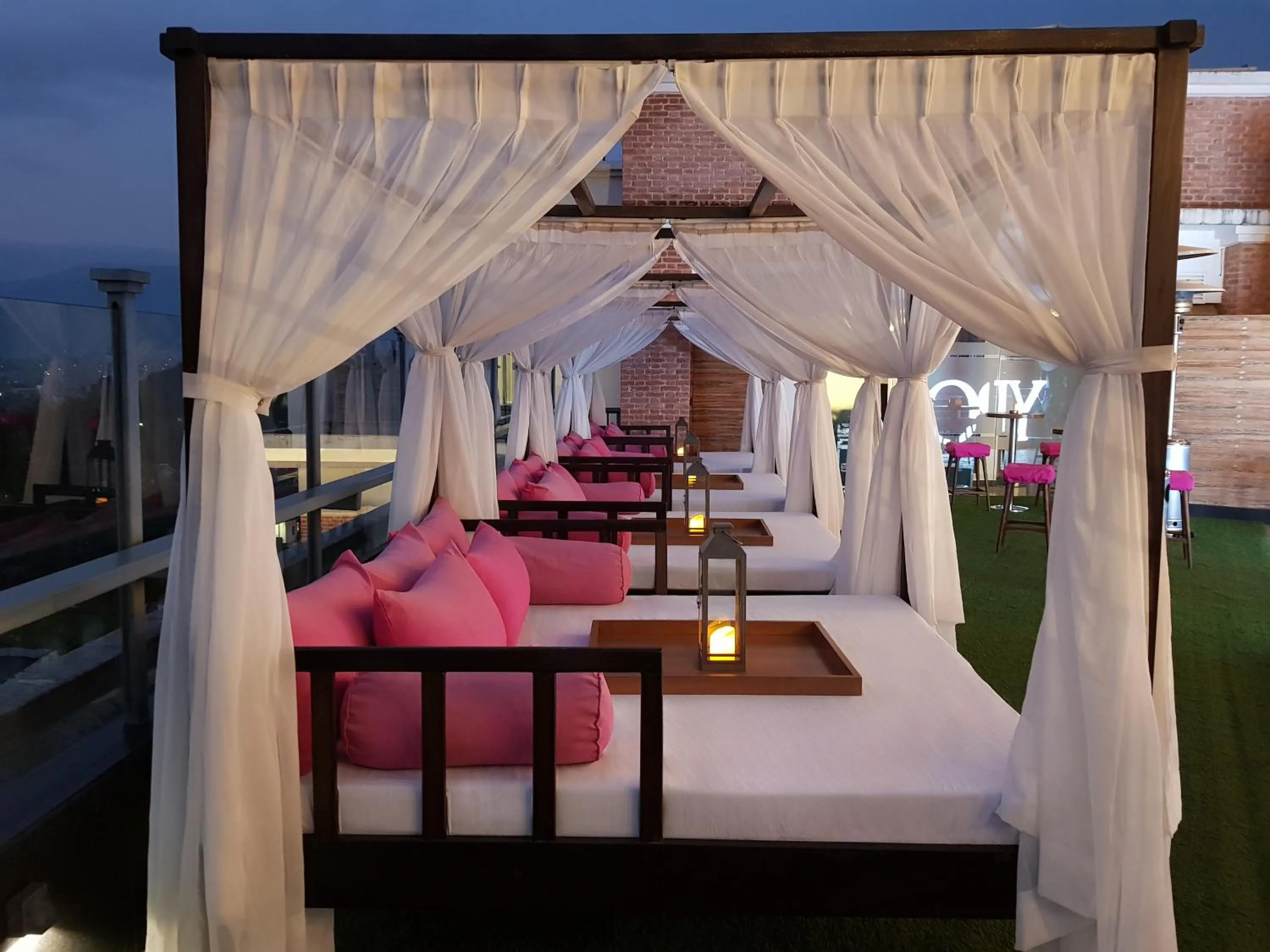 Restaurant/places to eat in Hotel Ambassador by ACE Hotels