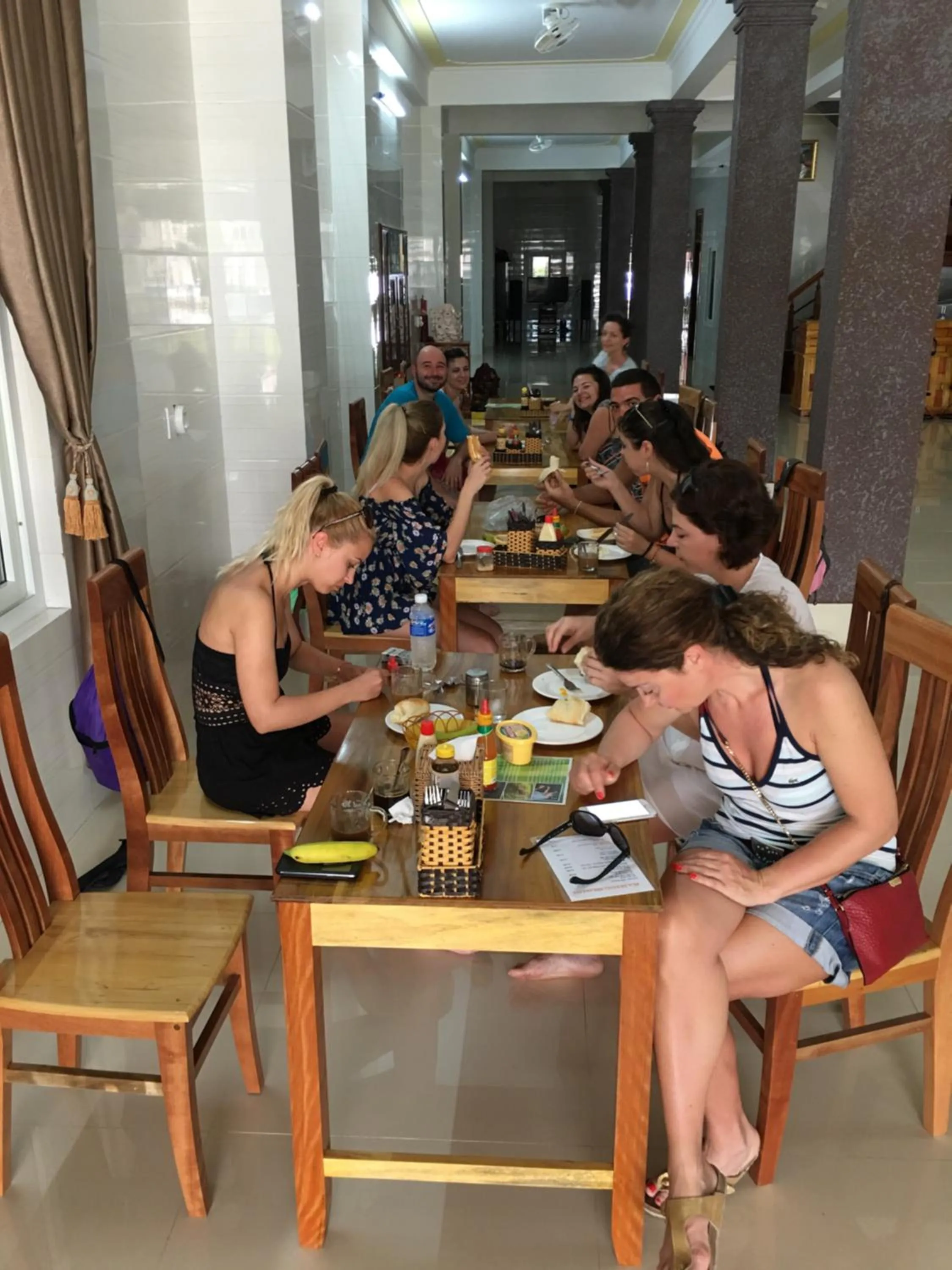 Restaurant/places to eat in Gold Plus Hotel