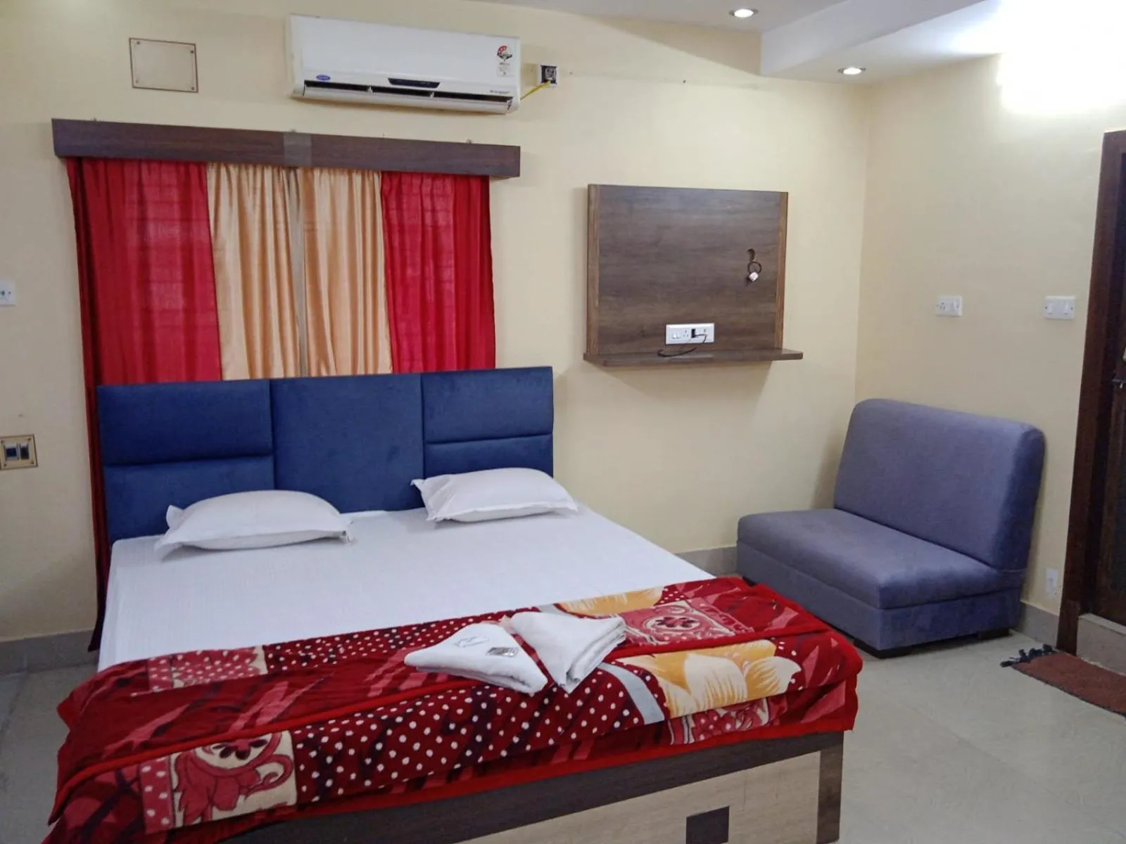 Bed in Hotel Srikrishna International