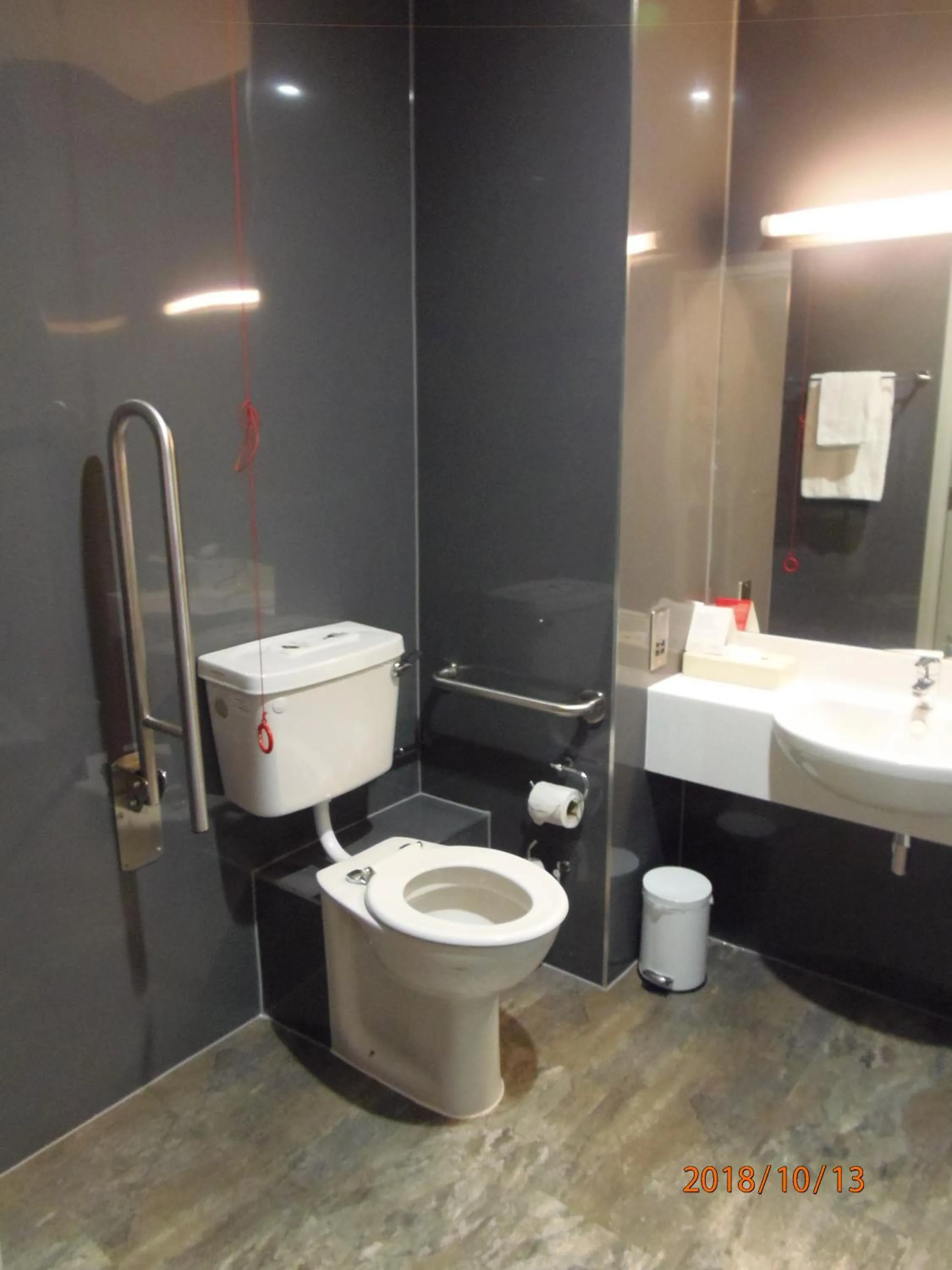 Bathroom in OYO Flagship London Finchley