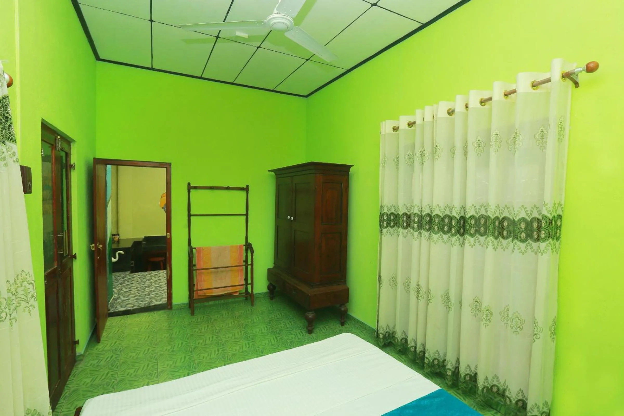 Bedroom, Bed in Galle Paradise Inn