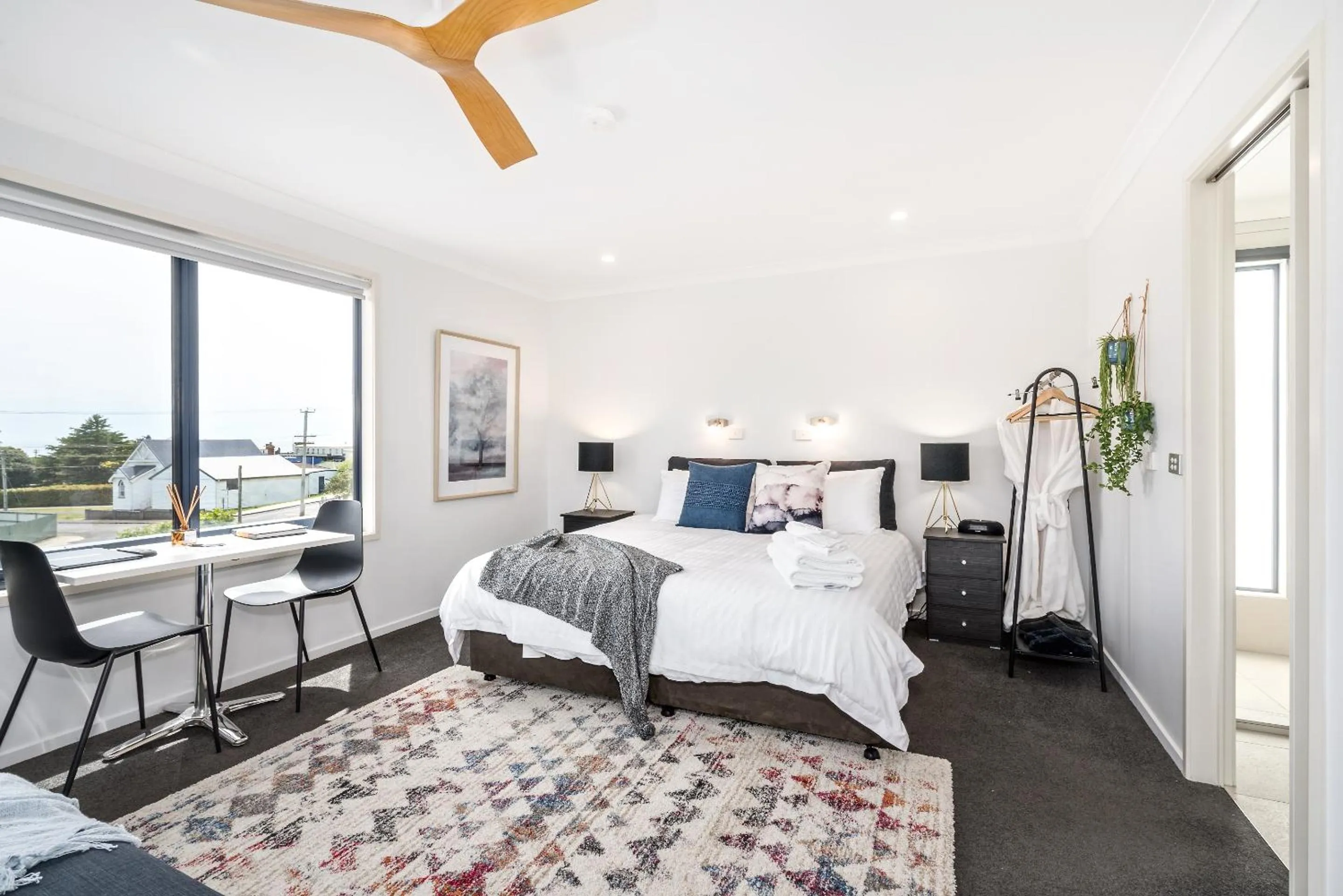 Photo of the whole room, Bed in Madsen Retreat