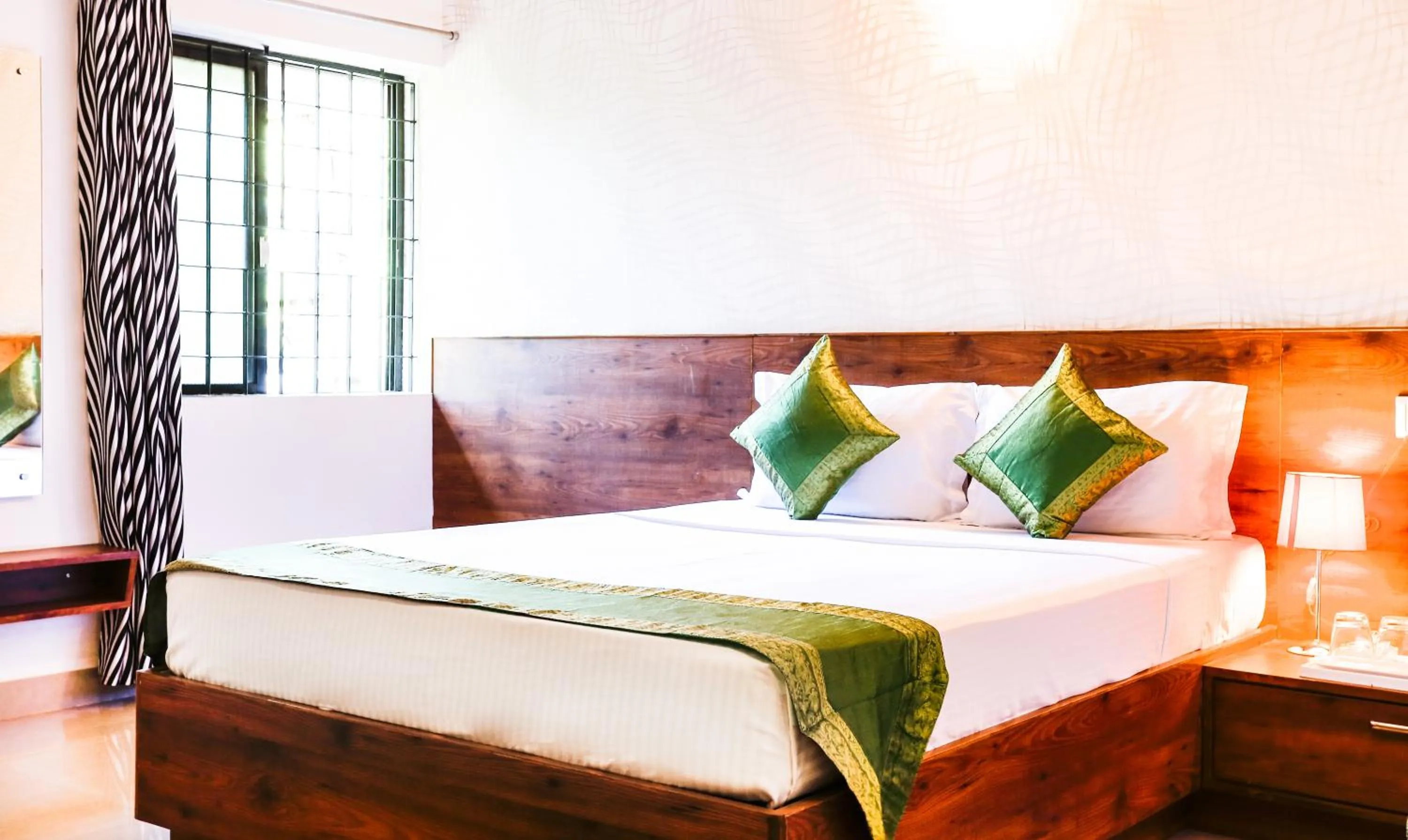 Bedroom, Bed in Treebo Comforts Inn, University Road Deralakatte