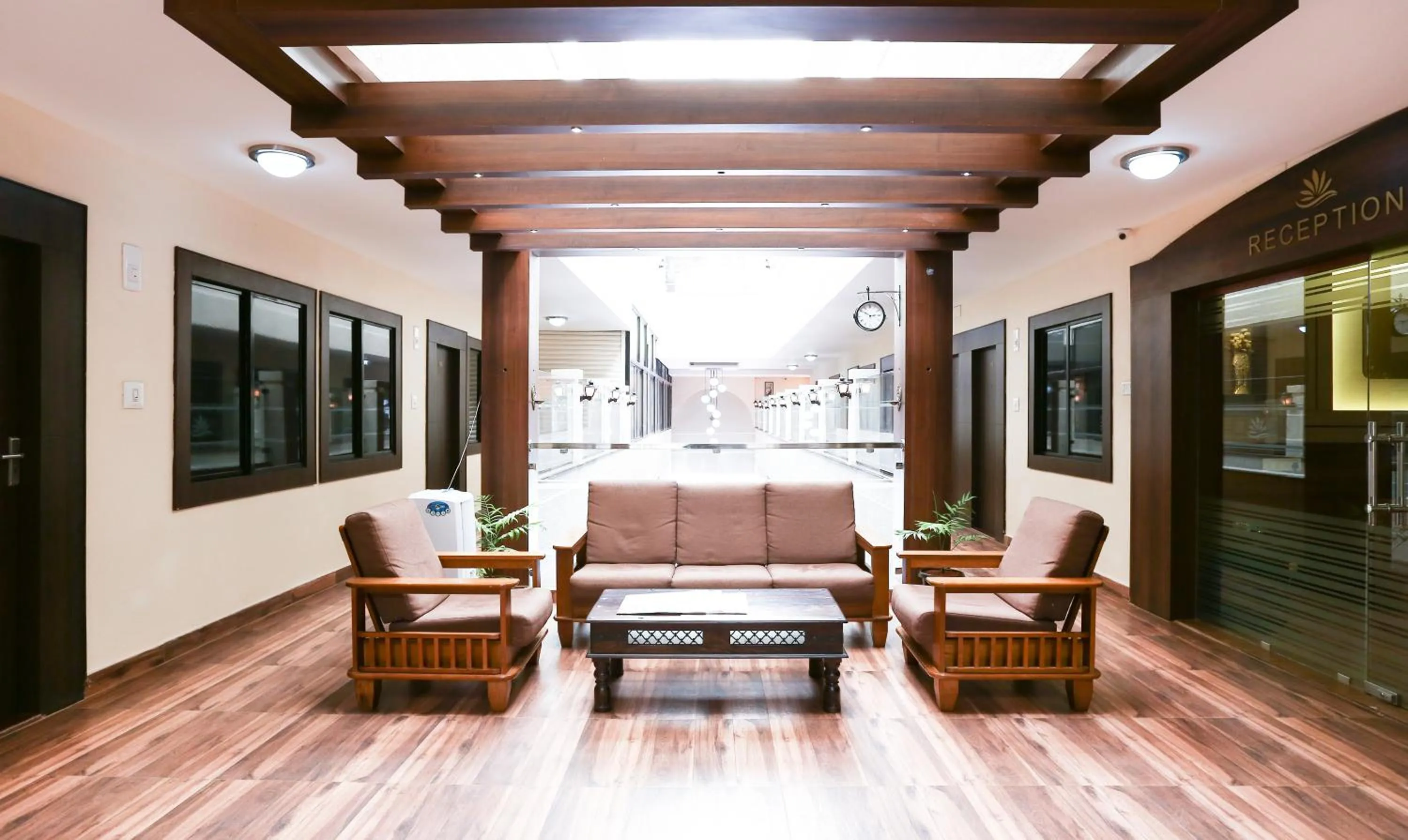 Seating area in Treebo Comforts Inn, University Road Deralakatte