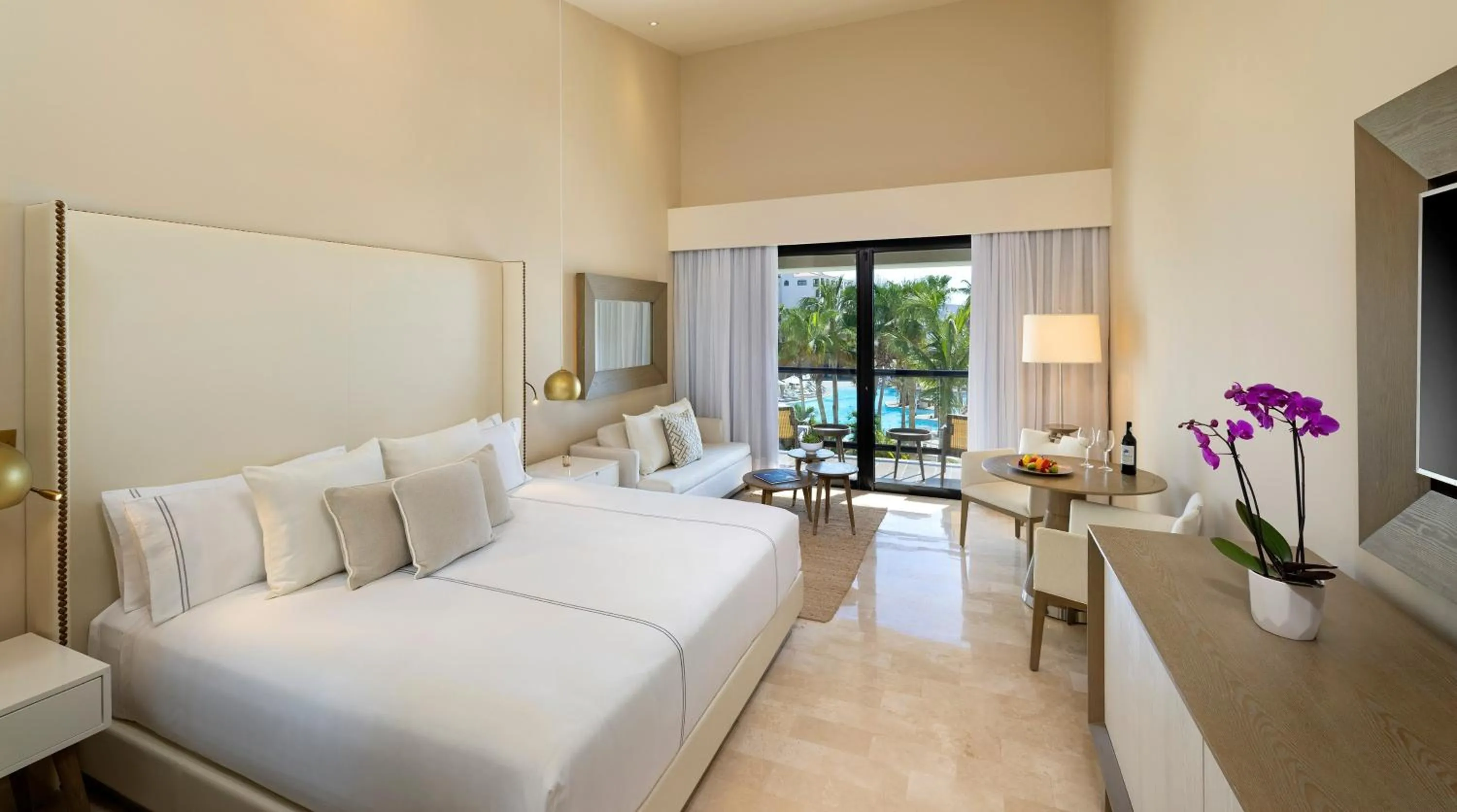 Bed in Paradisus Los Cabos - Adults Only