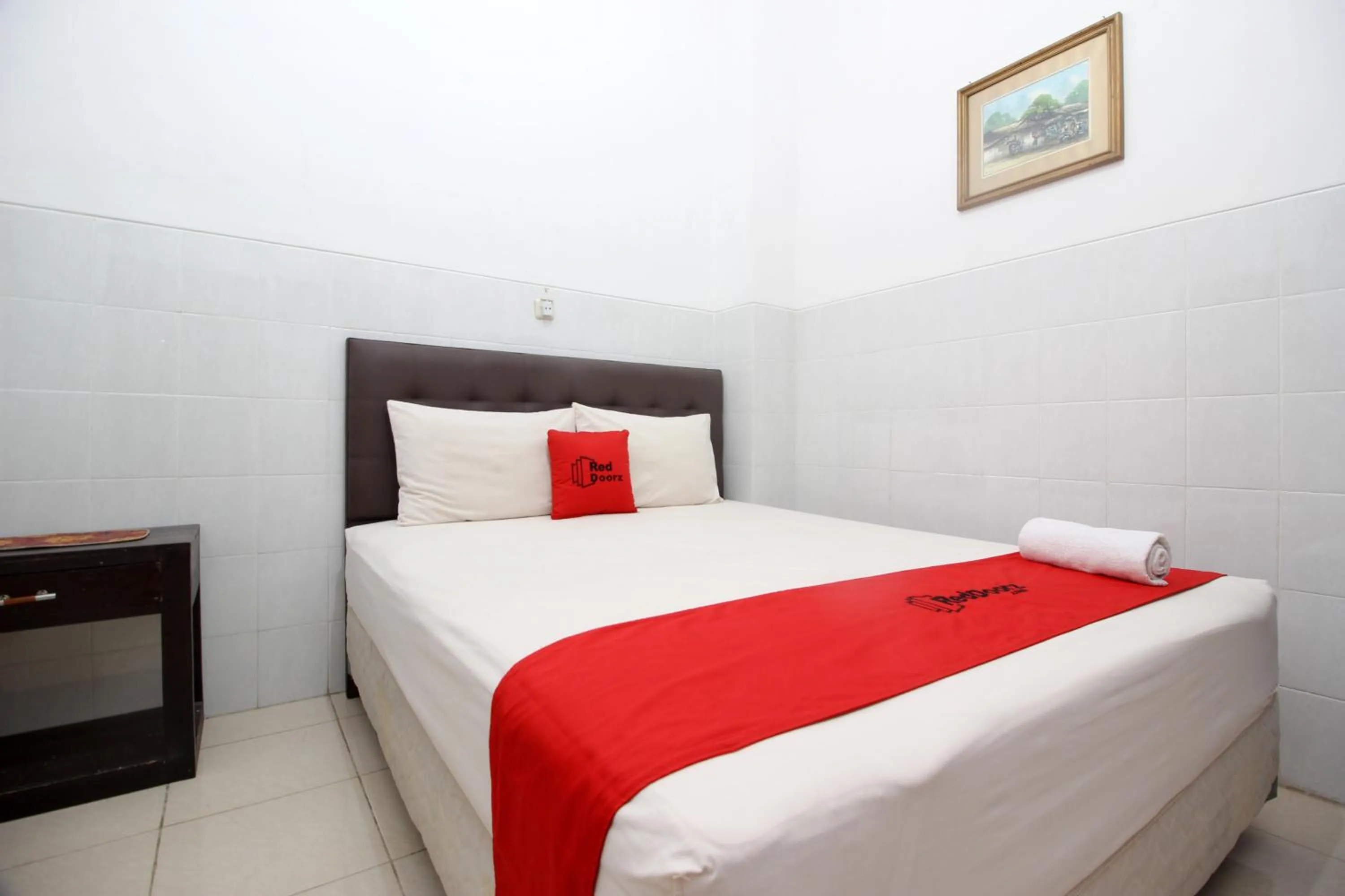 Bedroom, Bed in RedDoorz @ Seturan Raya