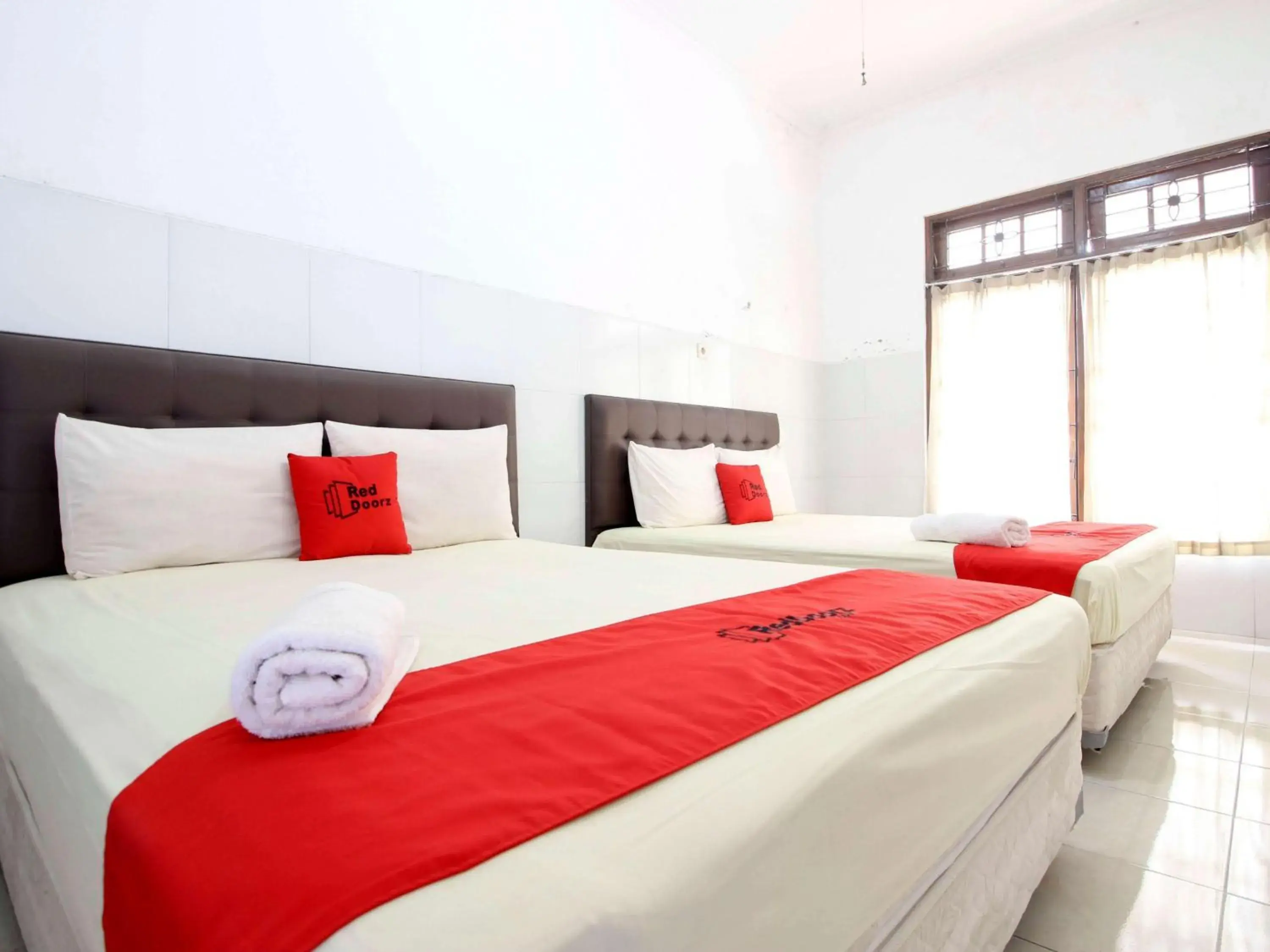 Family Room in RedDoorz @ Seturan Raya Family Room in RedDoorz @ Seturan Raya