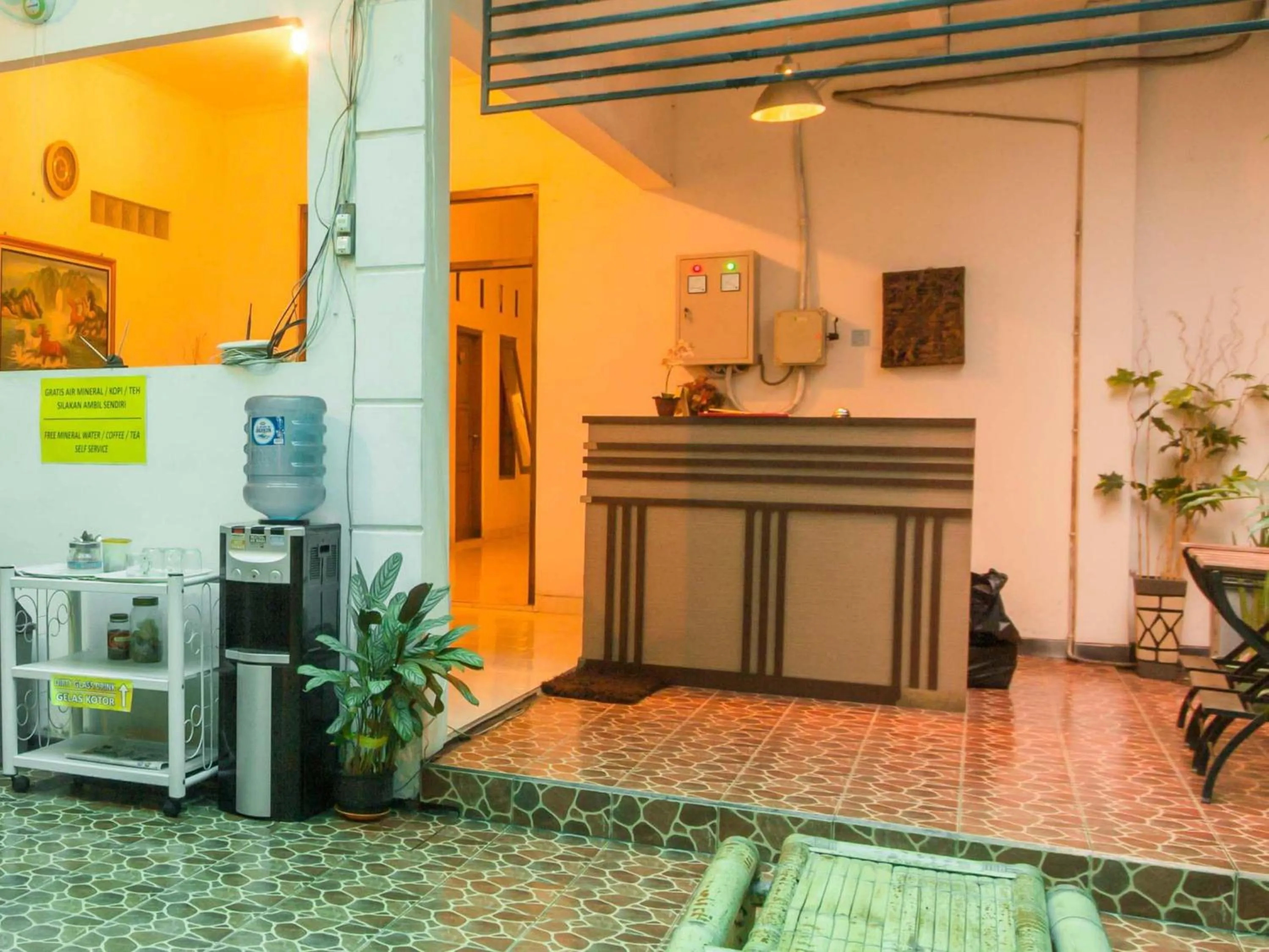 Lobby or reception in RedDoorz @ Seturan Raya