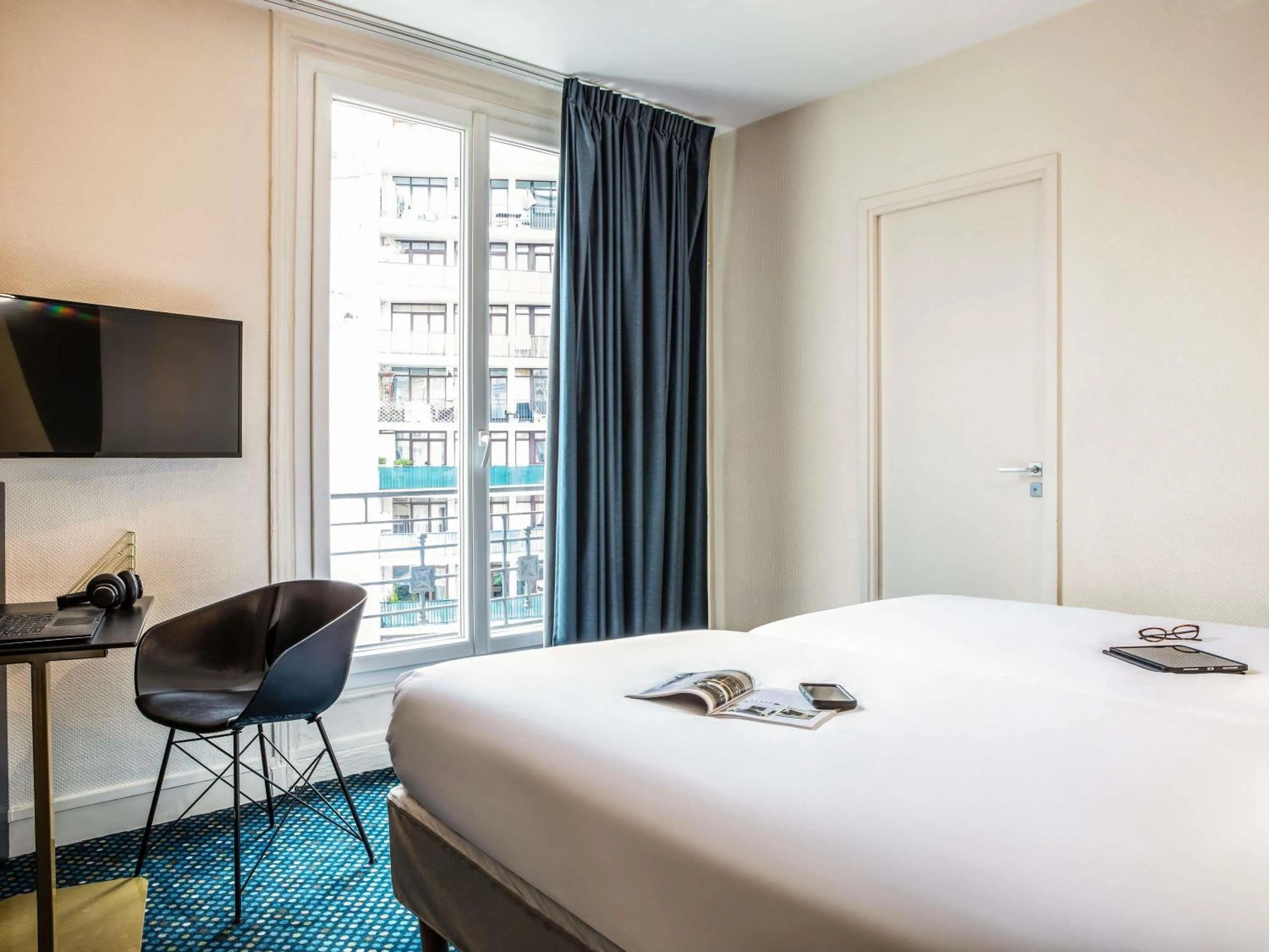 Bedroom, Bed in ibis Styles Paris 15 Lecourbe