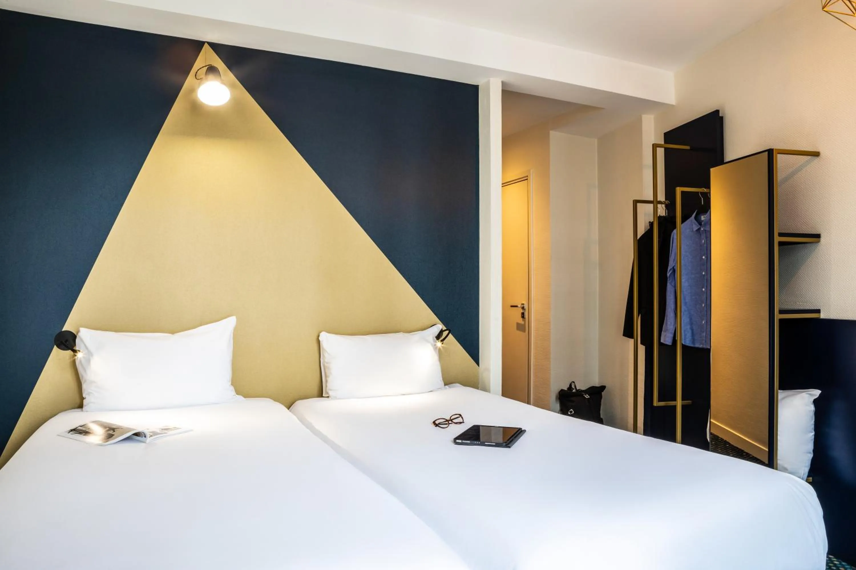 Bedroom, Bed in ibis Styles Paris 15 Lecourbe