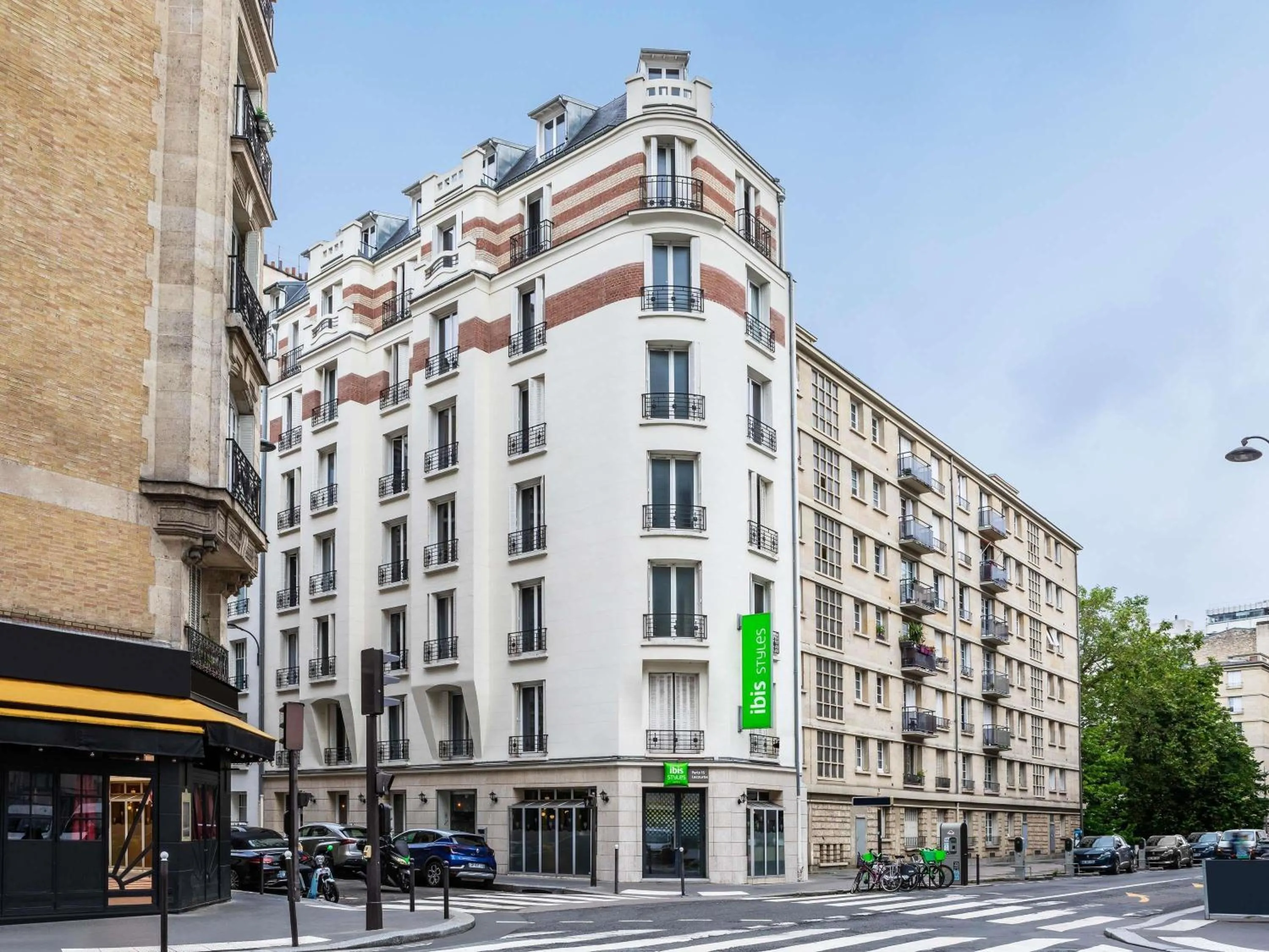 Property building in ibis Styles Paris 15 Lecourbe