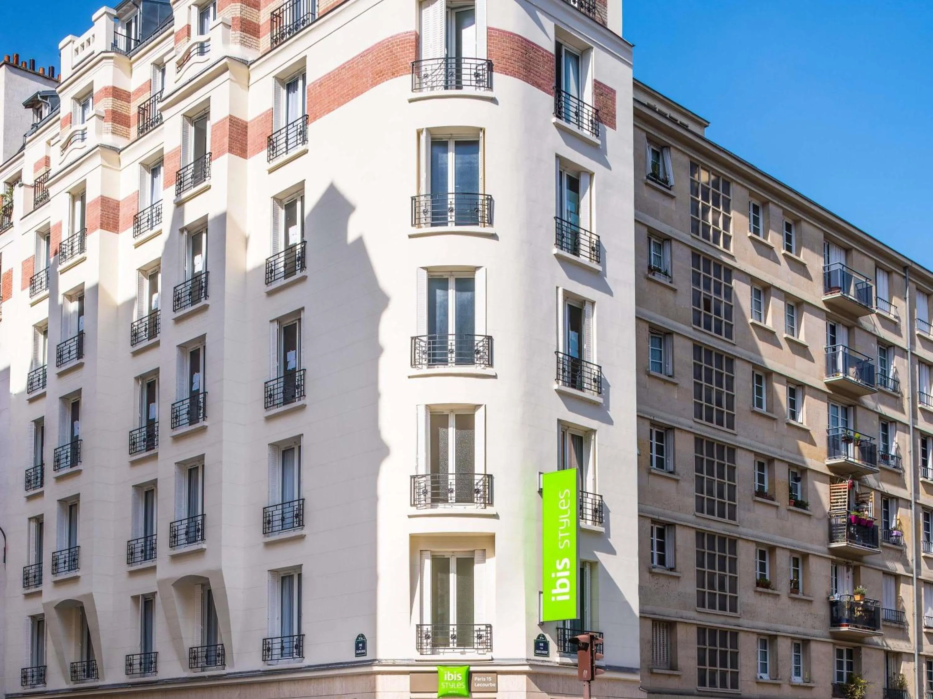 Property building in ibis Styles Paris 15 Lecourbe