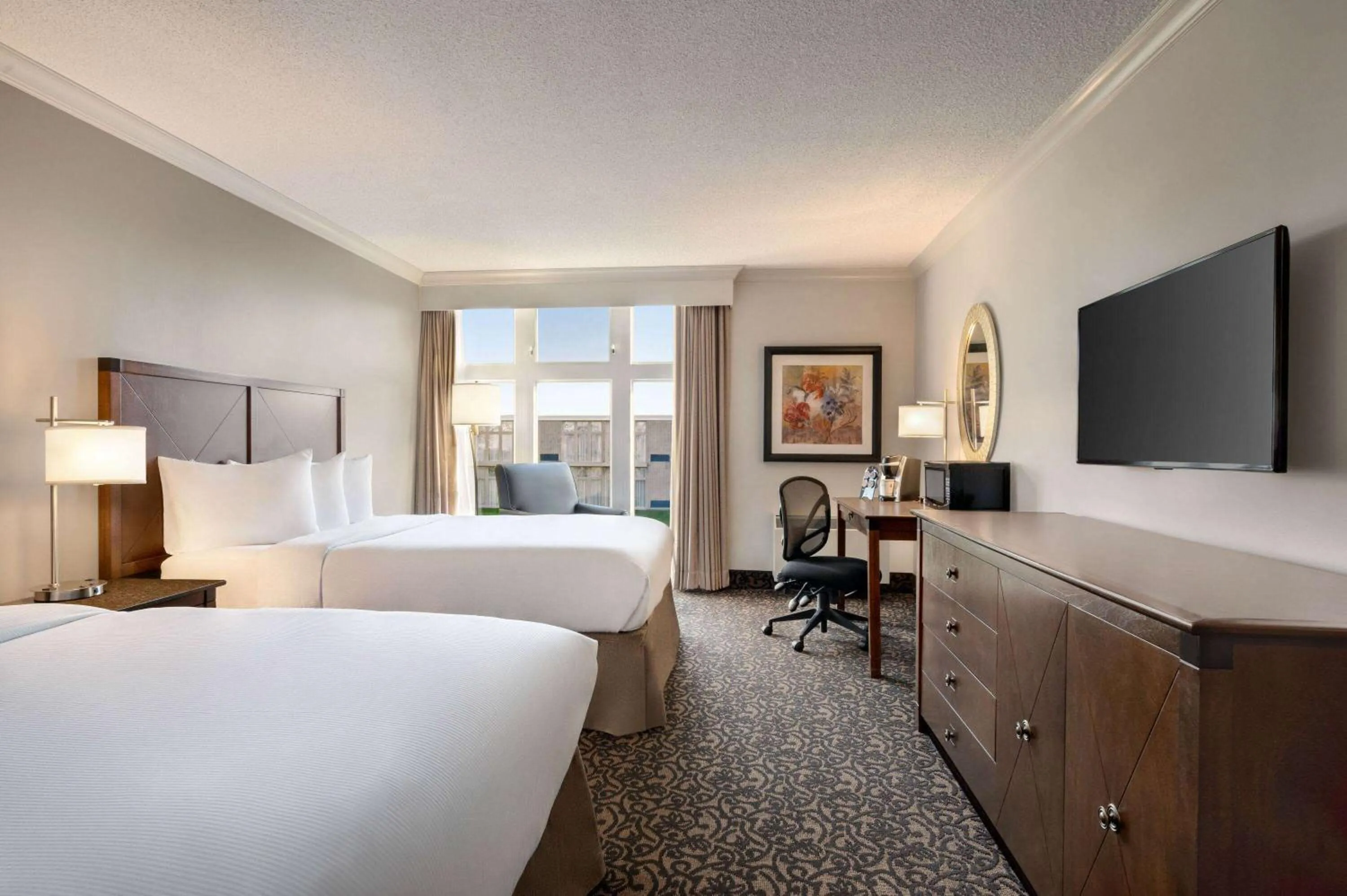 Photo of the whole room, Bed in Ramada by Wyndham Cornwall