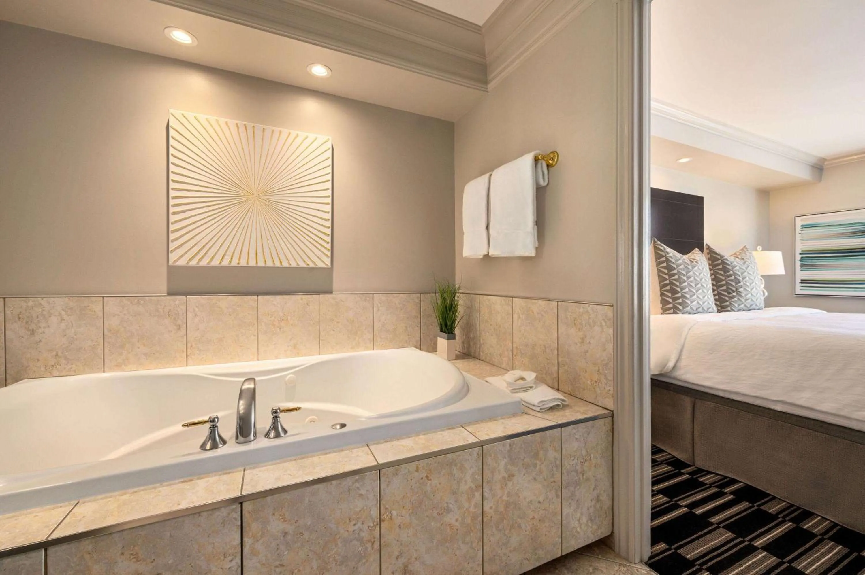 Photo of the whole room, Bed in Ramada by Wyndham Cornwall