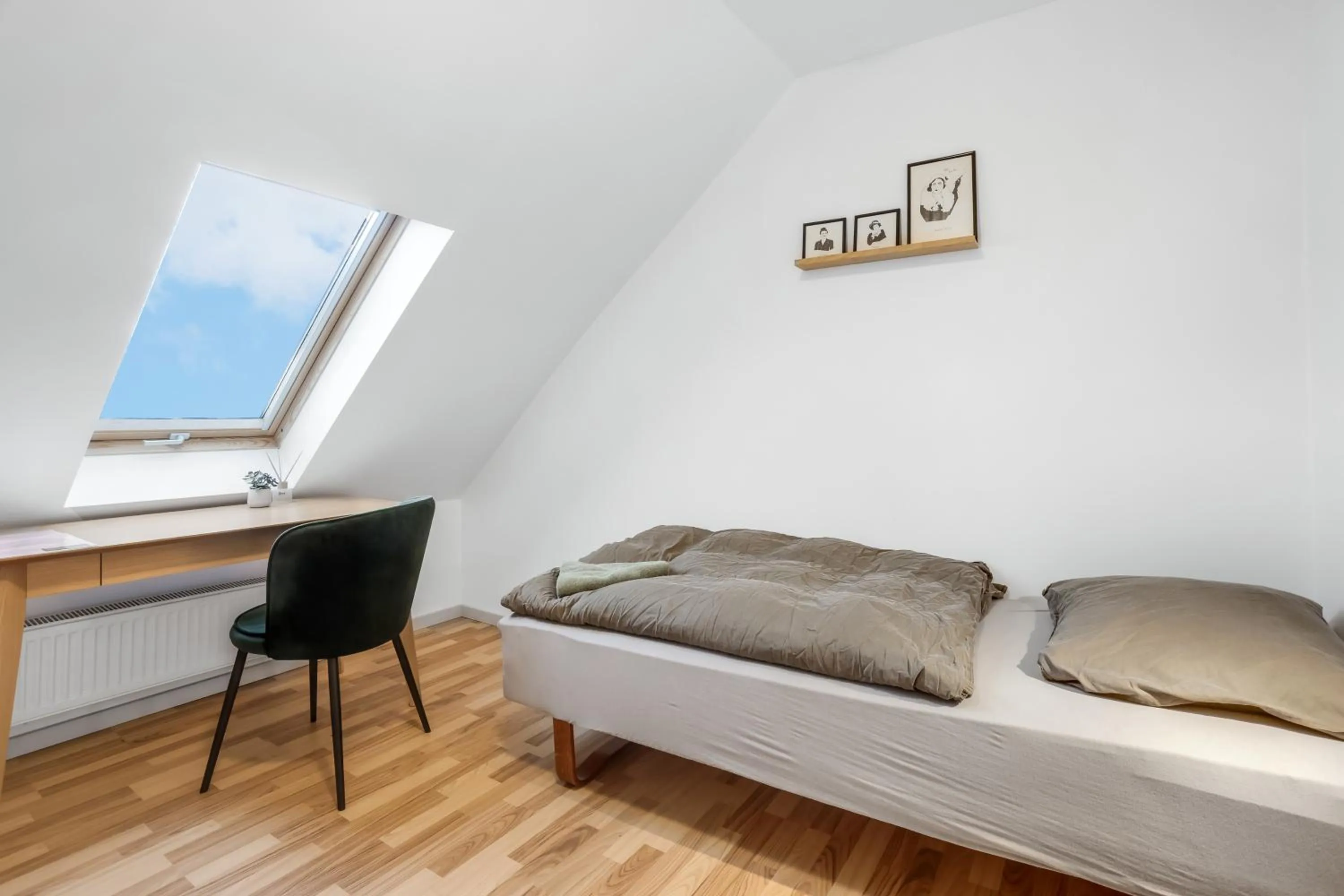 Bedroom, Bed in Storm's stay - Near MCH & BOXEN