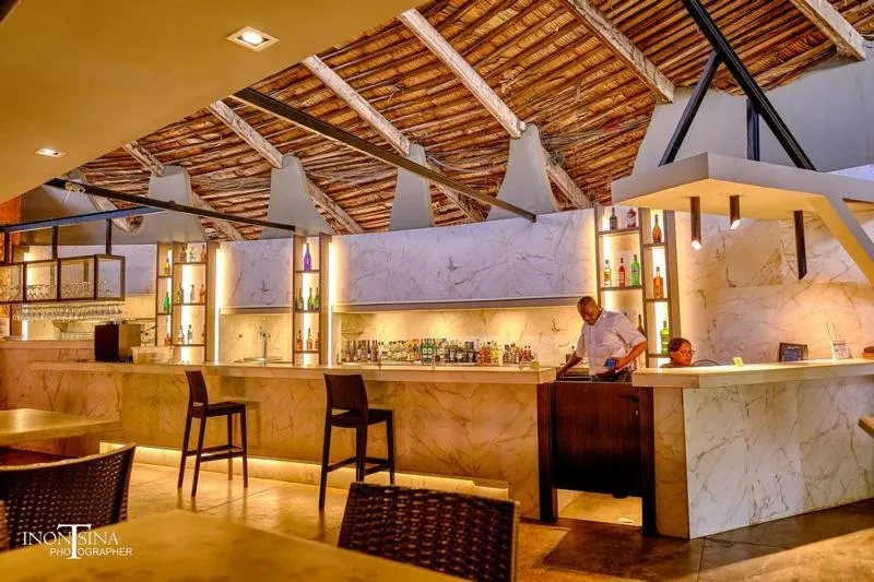 Restaurant/places to eat in Le Wafou