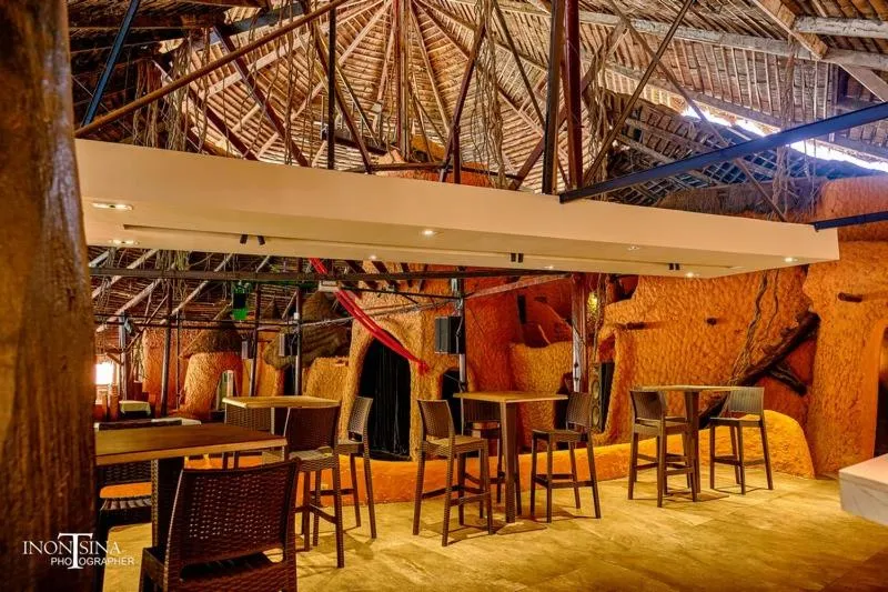 Restaurant/places to eat in Le Wafou