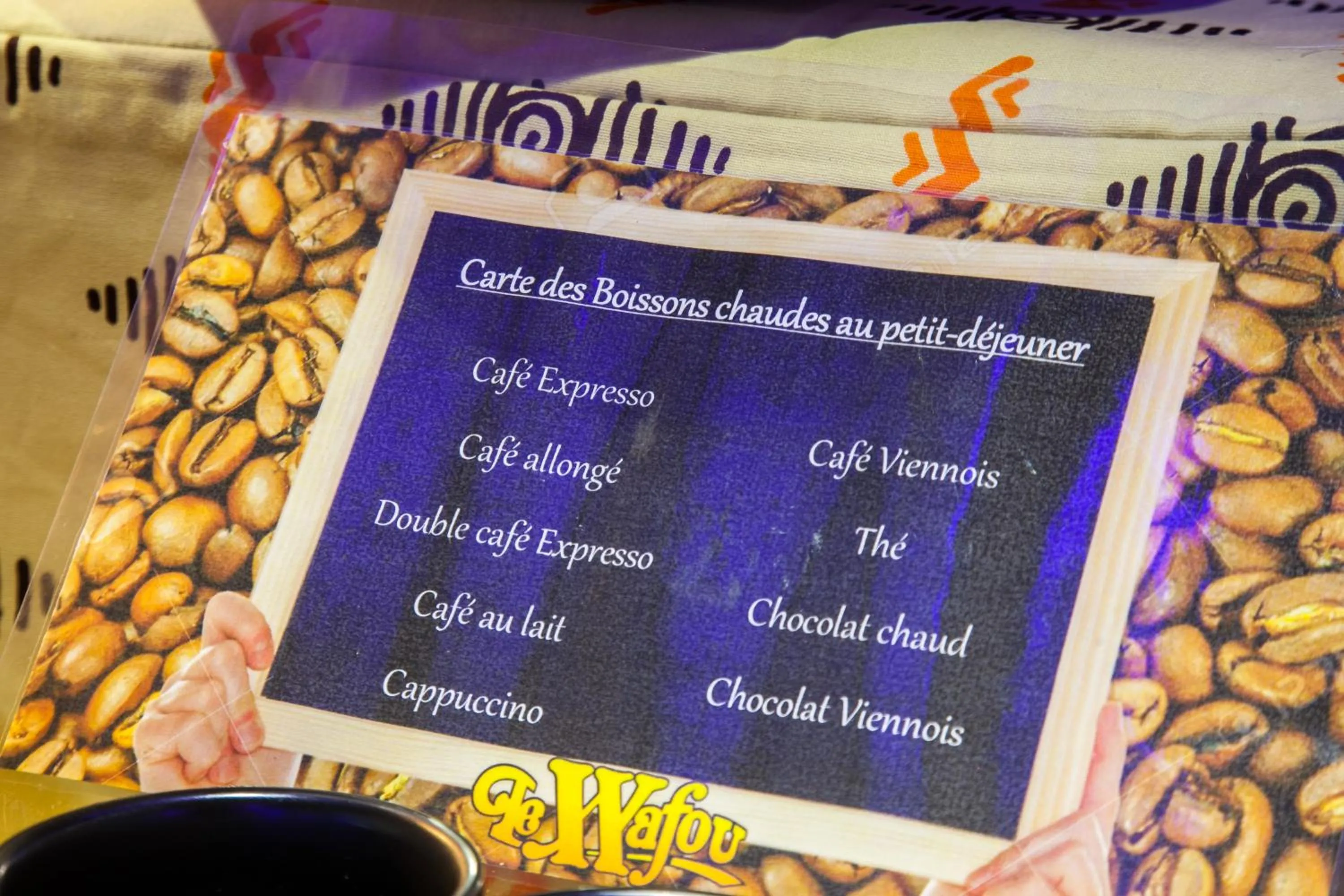 Restaurant/places to eat in Le Wafou