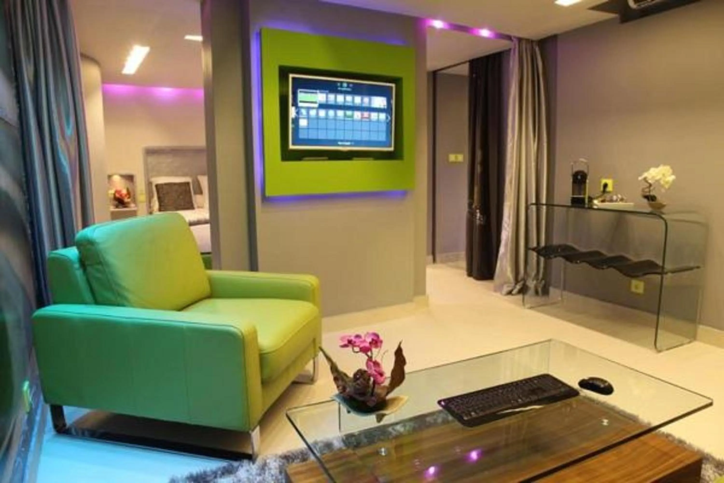 TV and multimedia in Le Wafou