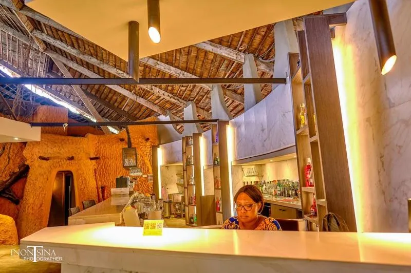 Restaurant/places to eat in Le Wafou