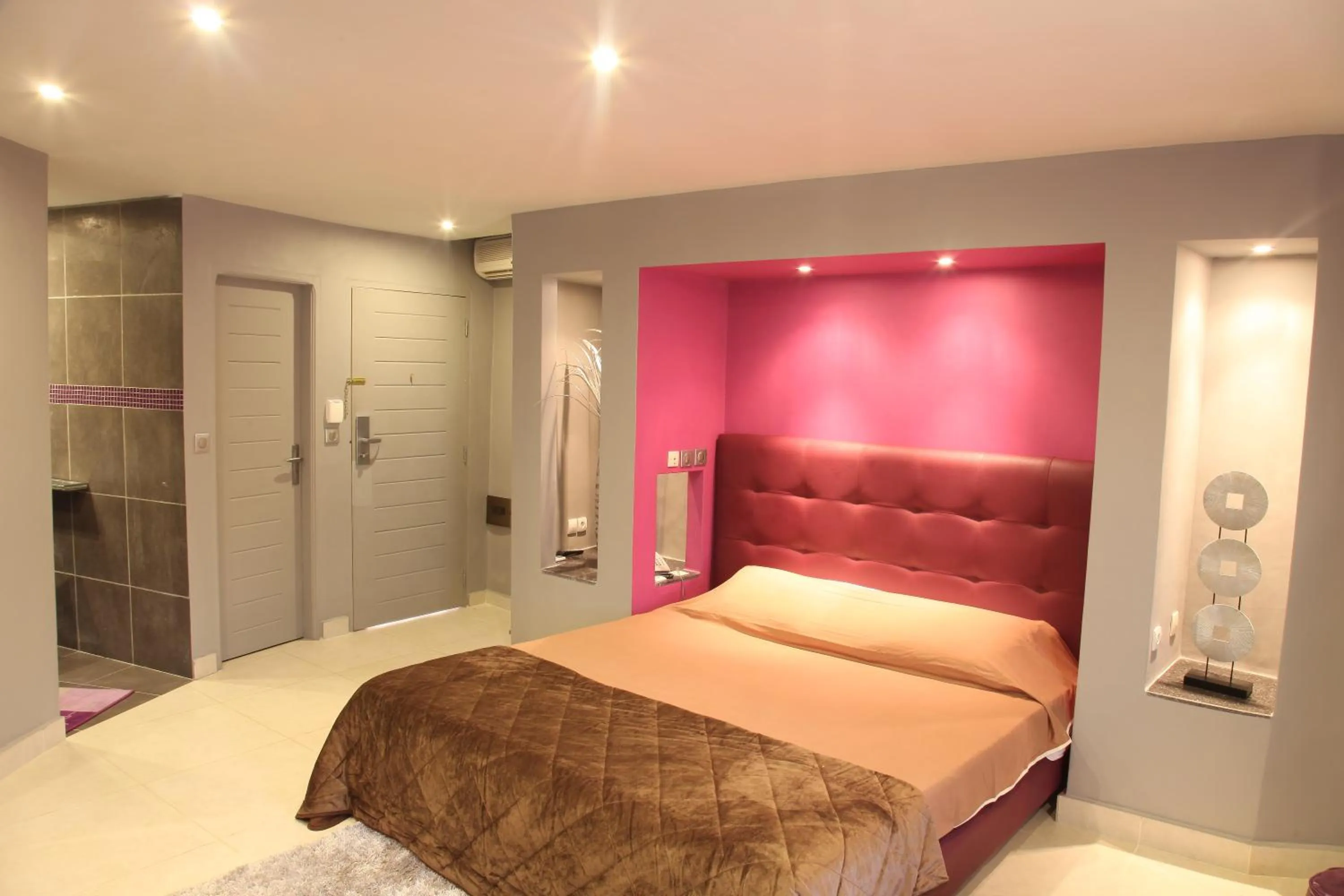 Photo of the whole room, Bed in Le Wafou