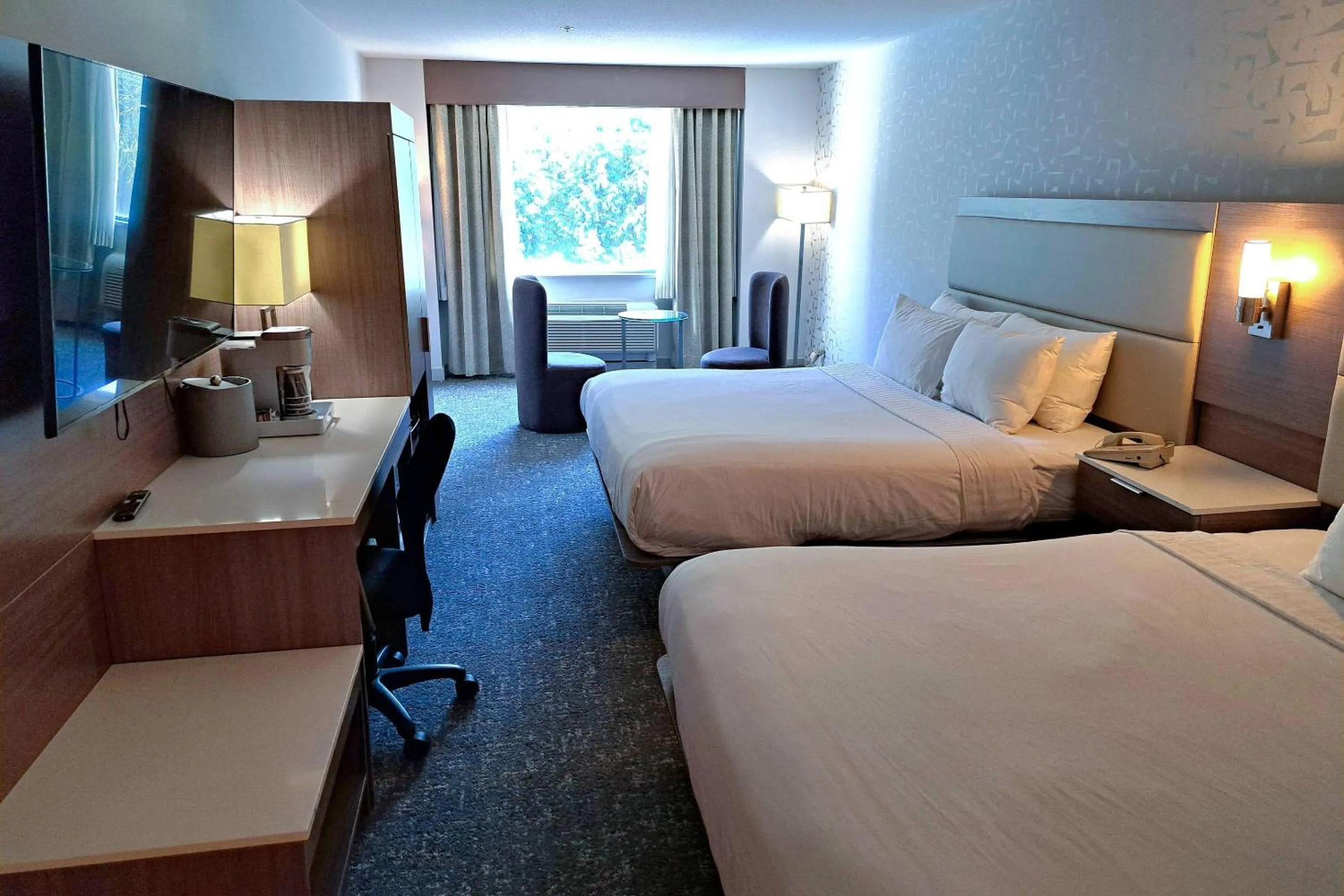 Bedroom, Bed in Comfort Hotel Vancouver Airport