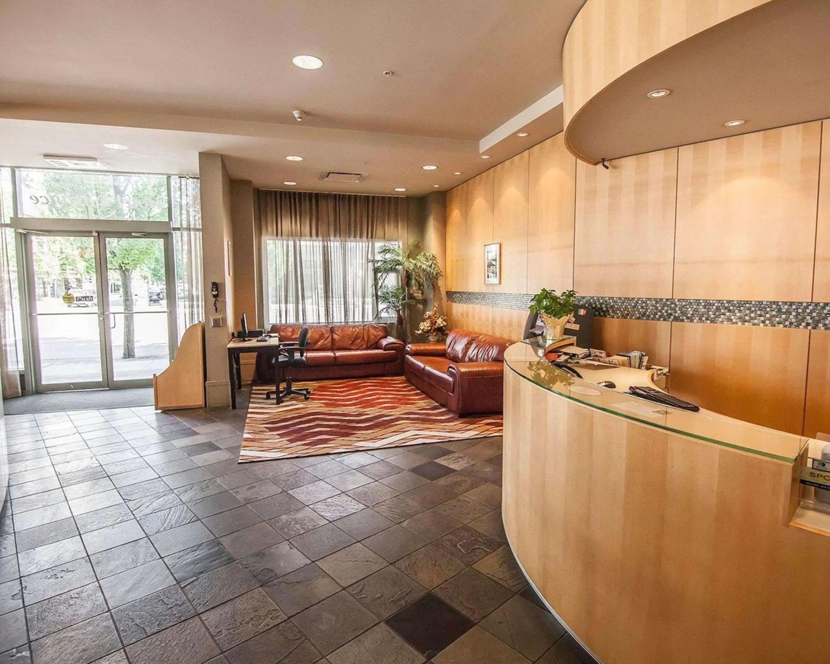 Lobby or reception in Comfort Hotel Vancouver Airport