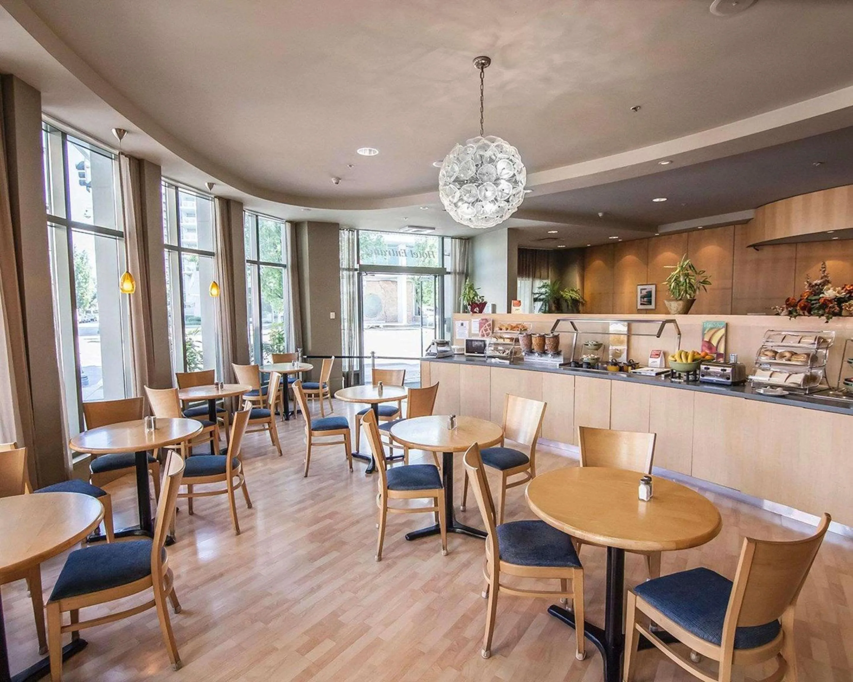 Restaurant/places to eat in Comfort Hotel Vancouver Airport