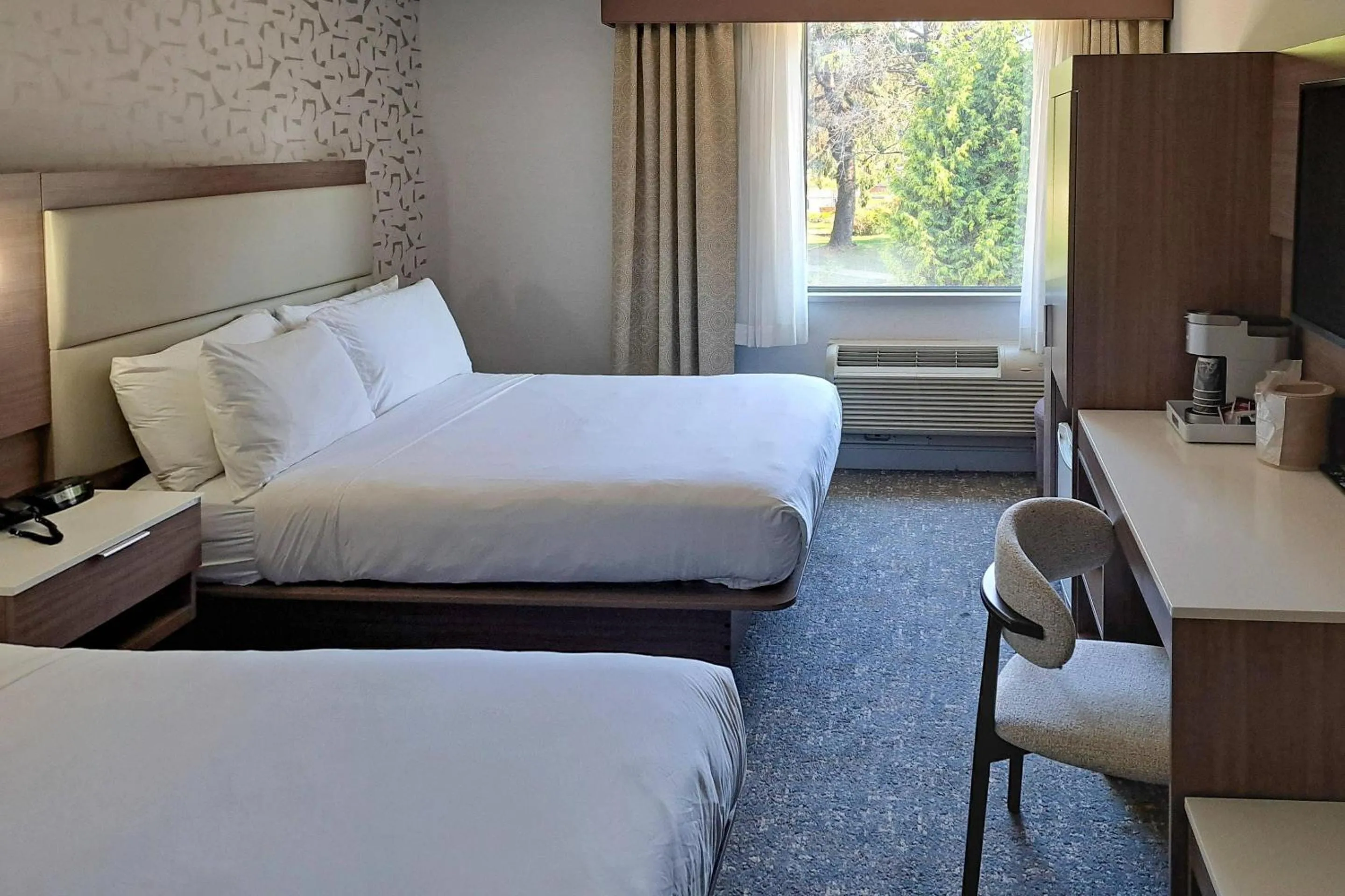 Bedroom, Bed in Comfort Hotel Vancouver Airport