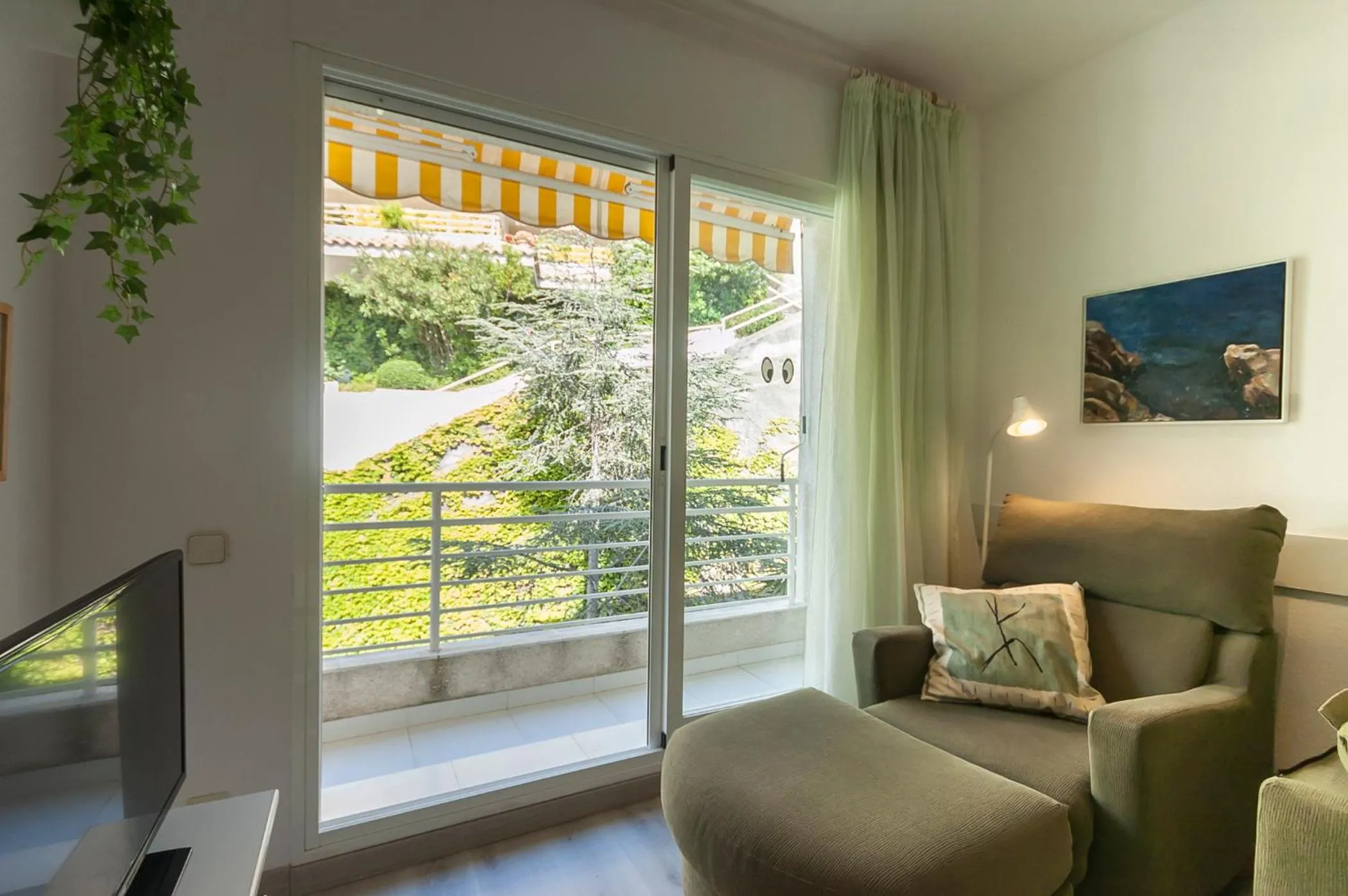 Lets Holidays BEACH APARTMENT 2 rooms with PARKING