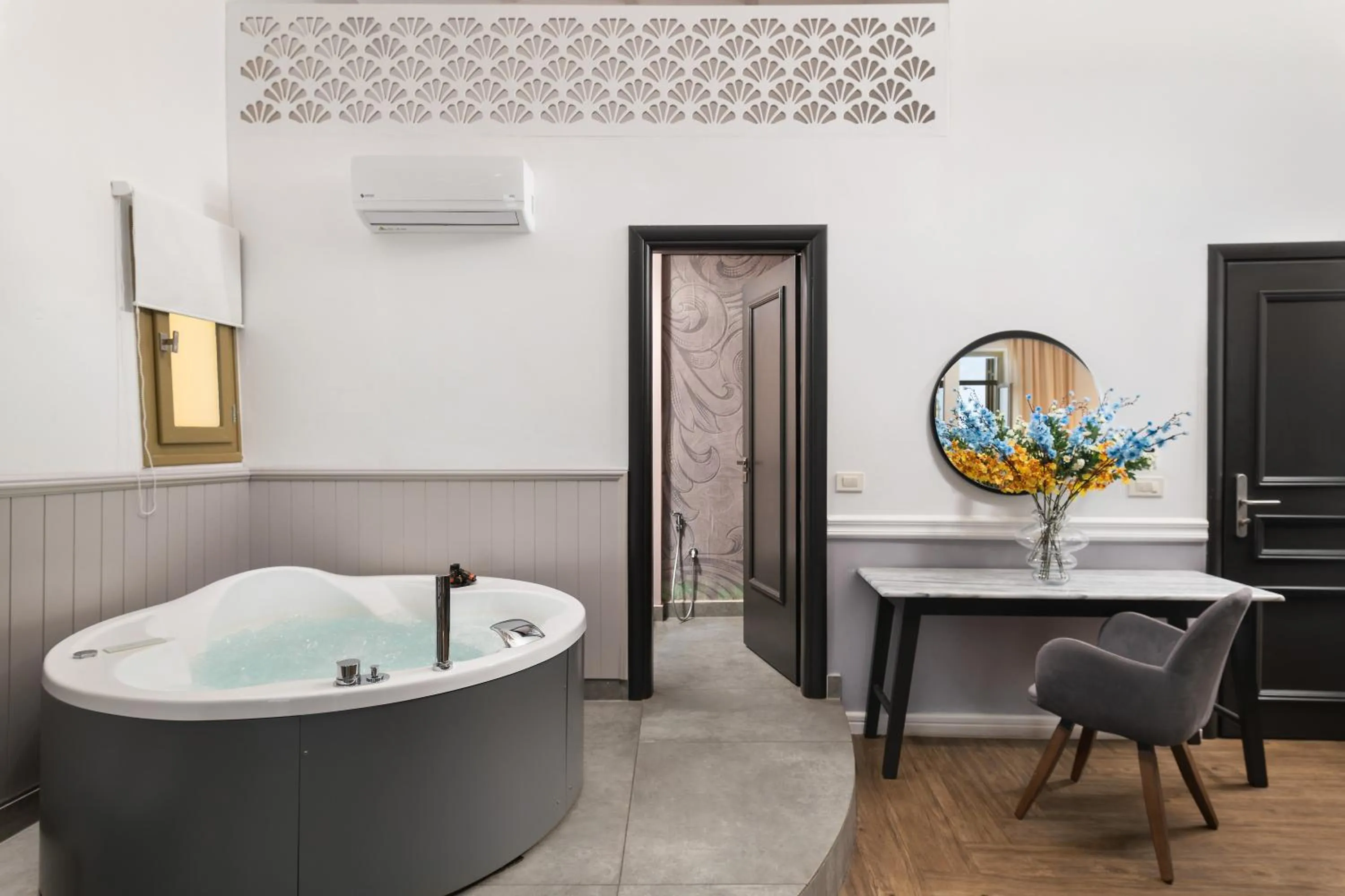 Hot Tub in Elia Palatino Hotel