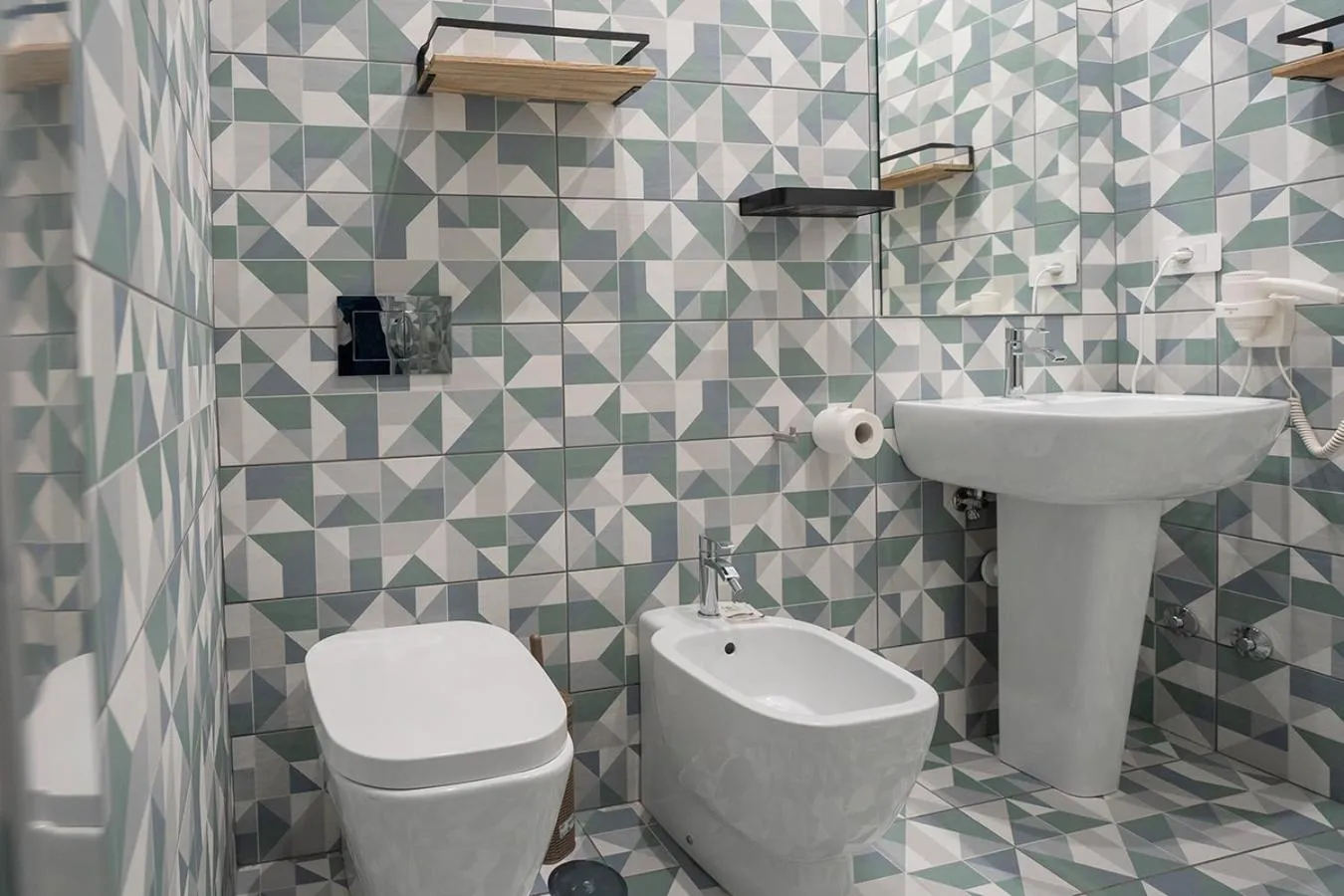 Shower in PC Boutique H Napoli Centro, by ClaPa Group