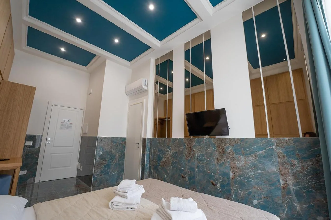 TV and multimedia in PC Boutique H Napoli Centro, by ClaPa Group