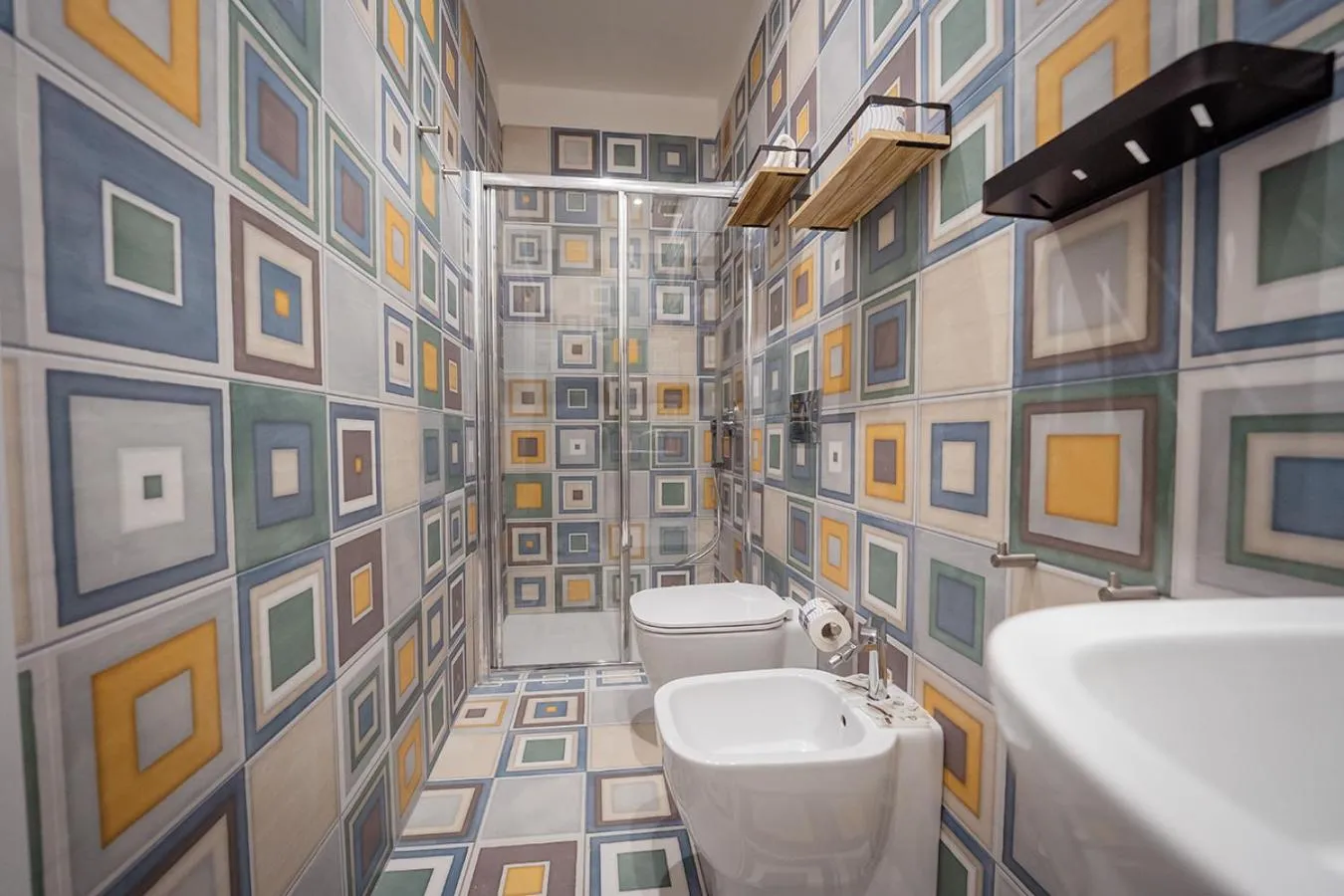 Shower in PC Boutique H Napoli Centro, by ClaPa Group