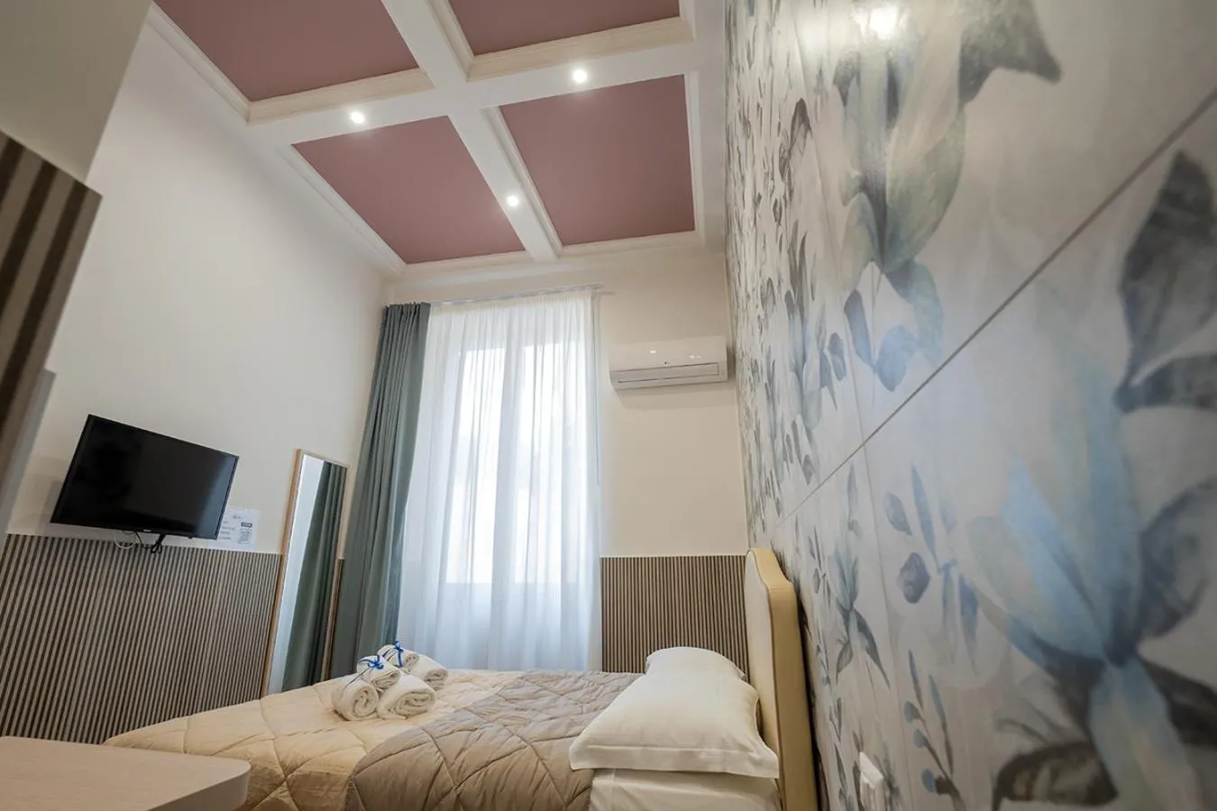 Photo of the whole room, Bed in PC Boutique H Napoli Centro, by ClaPa Group