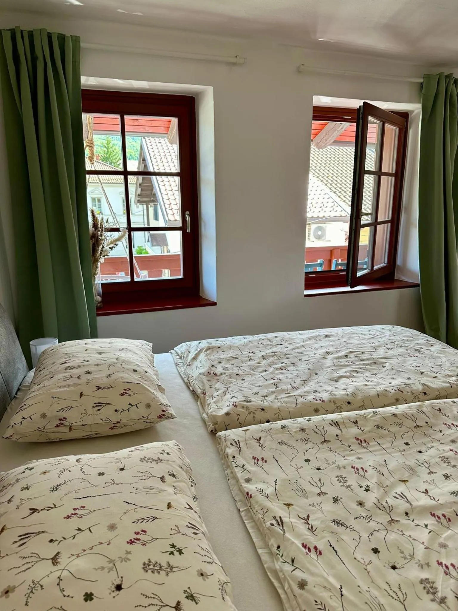 Bedroom in Hisa Rejmr with private parking