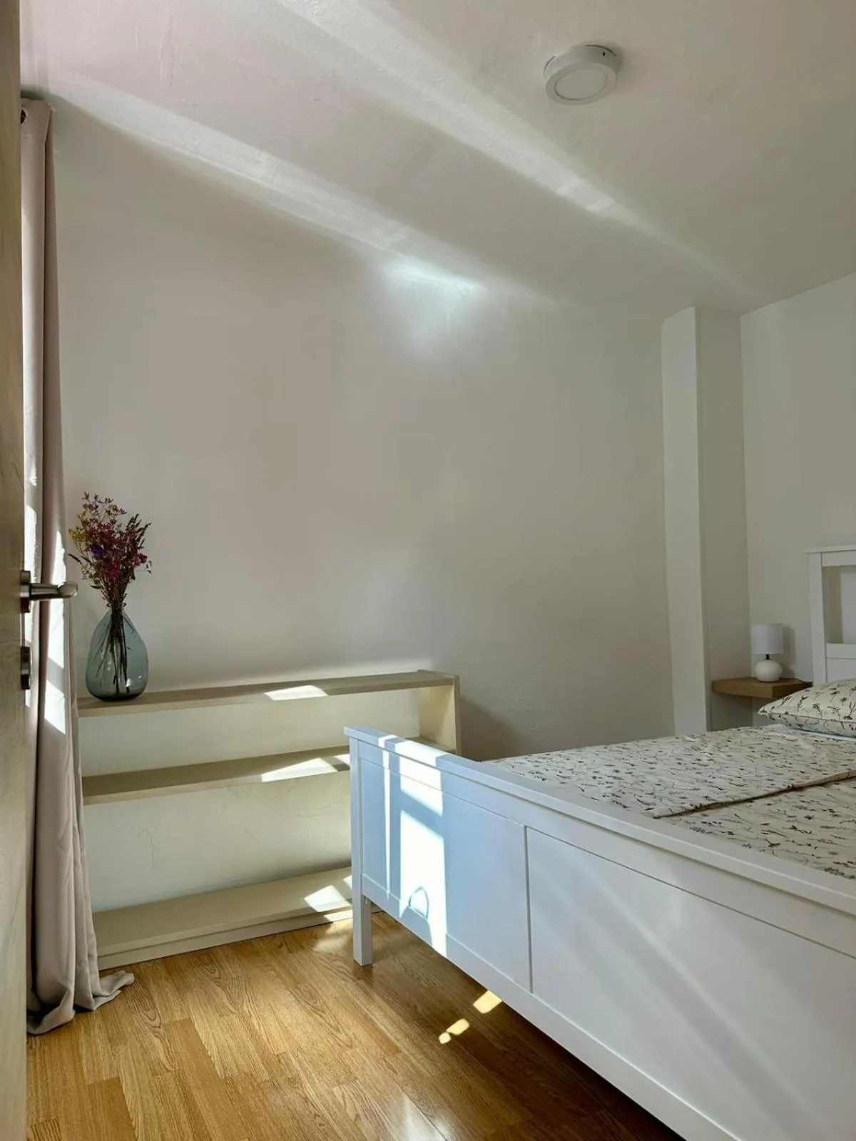 Bedroom in Hisa Rejmr with private parking